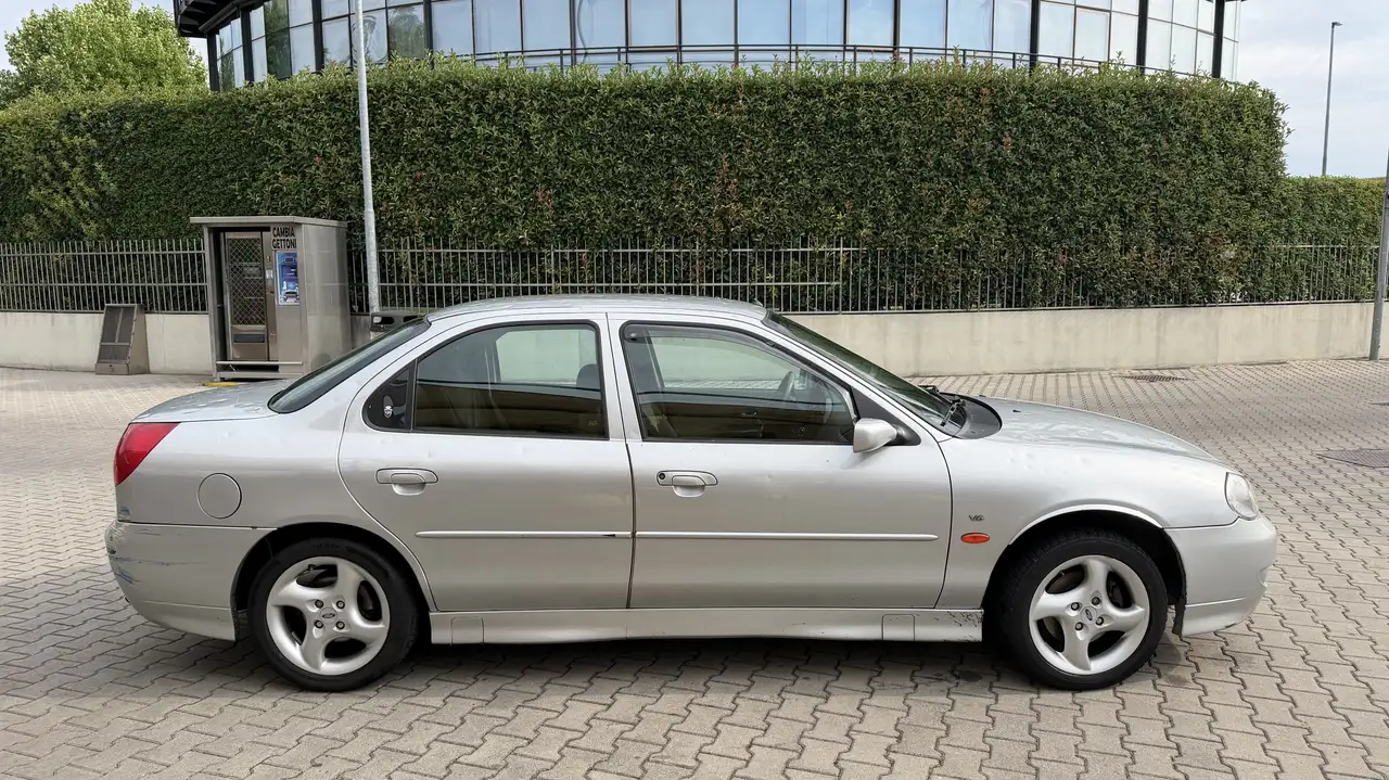 Ford Mondeo 4p 2.5i V6 24v Ghia, foto 4