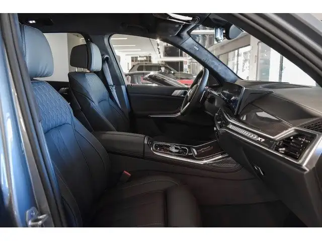 BMW X7 view 6