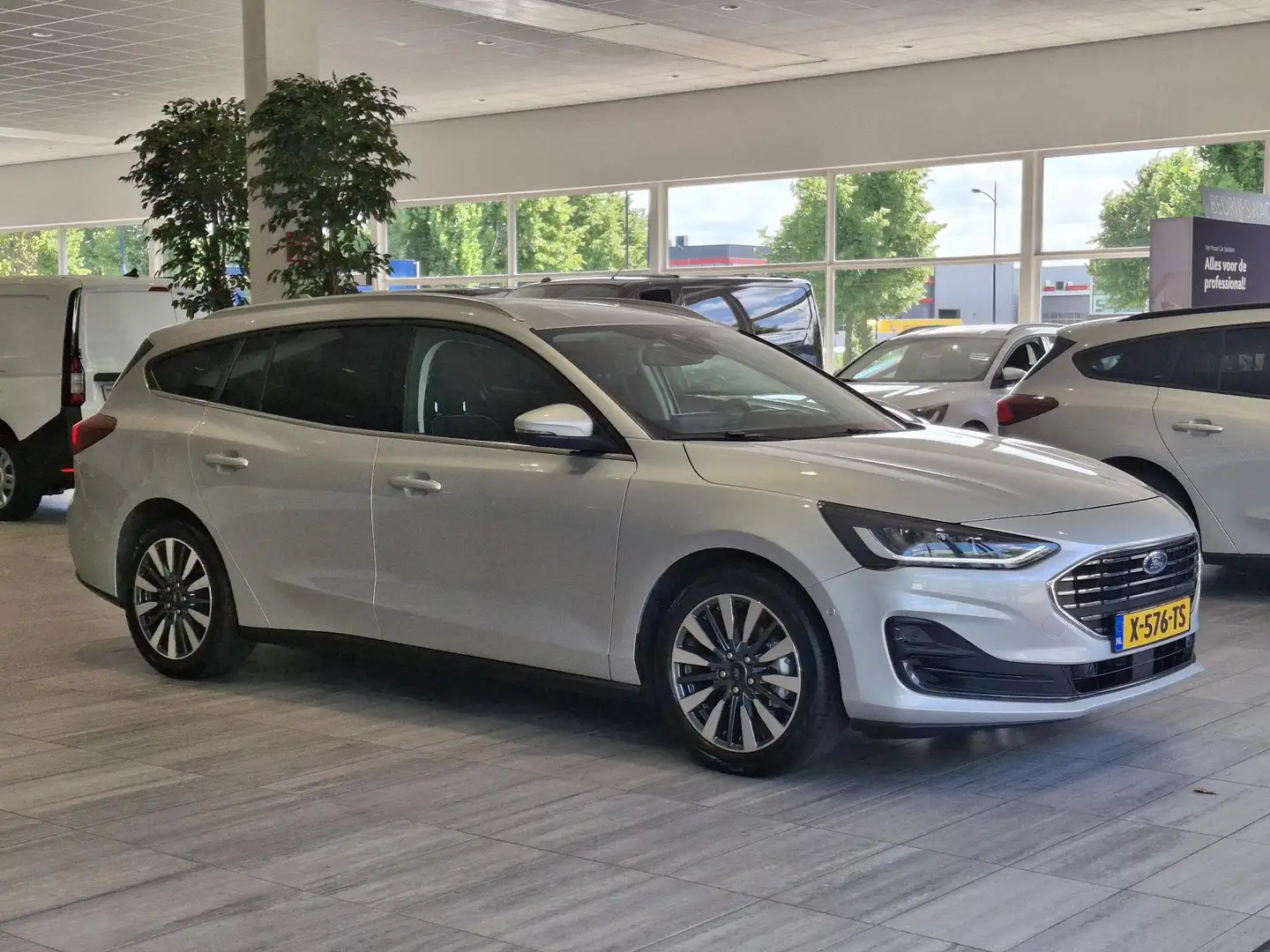 Ford Focus Wagon 1.0 EcoBoost Hybrid Titanium X | WinterPack Grijs - 2