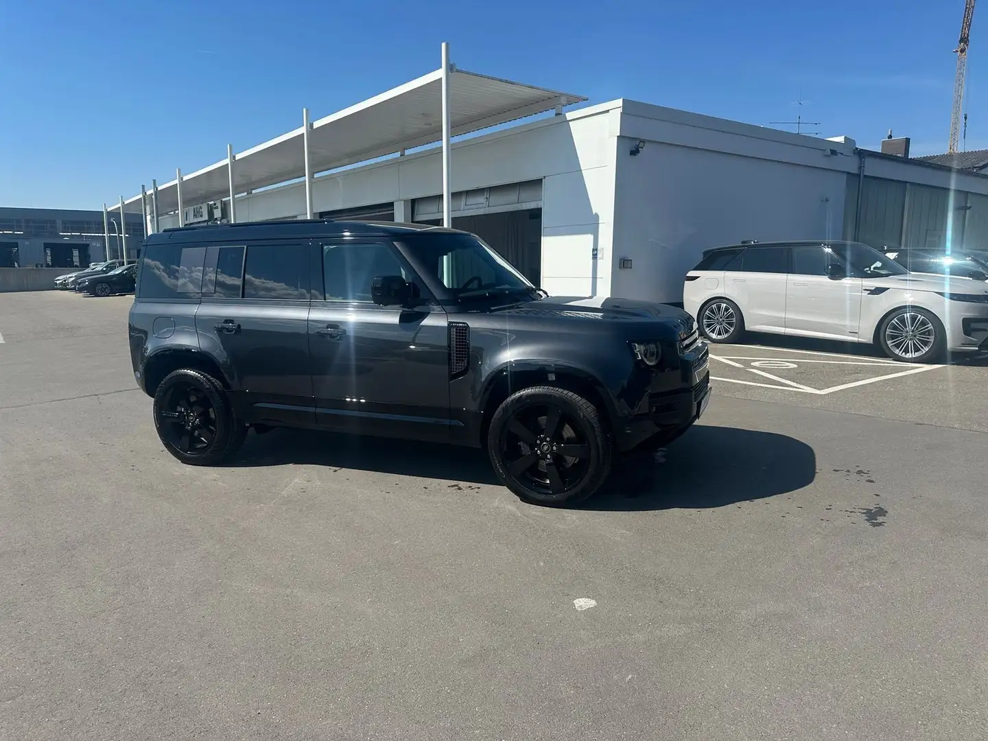 Land Rover Defender 110 P425 X-Dynamic HSE HUD AHK Kühlfach Grau - 2