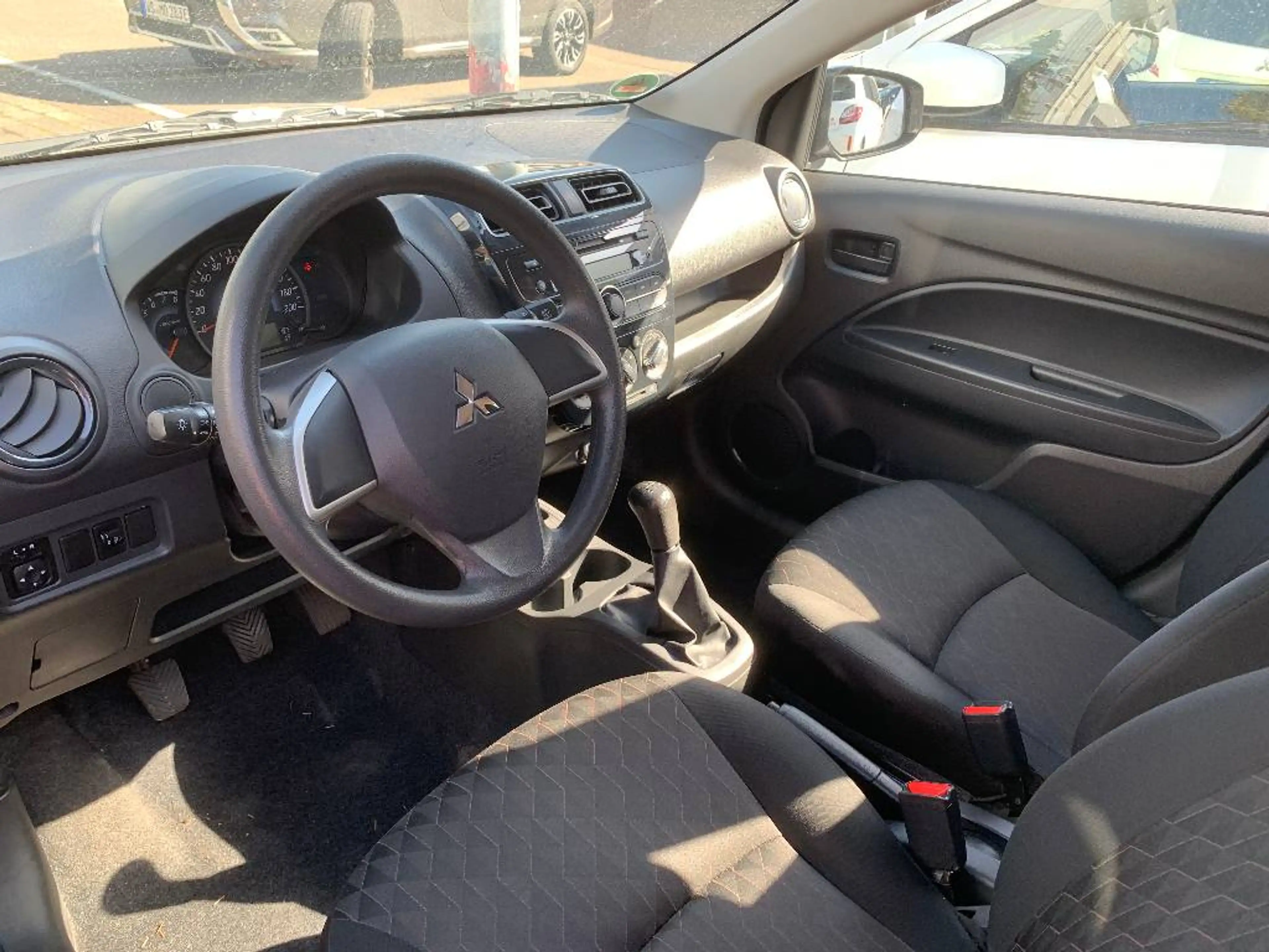 Mitsubishi Space Star Intro Edition 1.0 MIVEC 5-Gang — photo 4