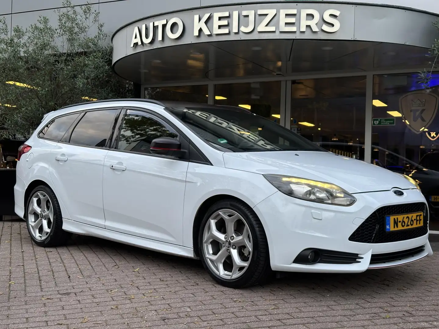 Ford Focus Wagon 2.0 EcoBoost ST-2 Recaro Stoelverw. Cruise C Weiß - 1