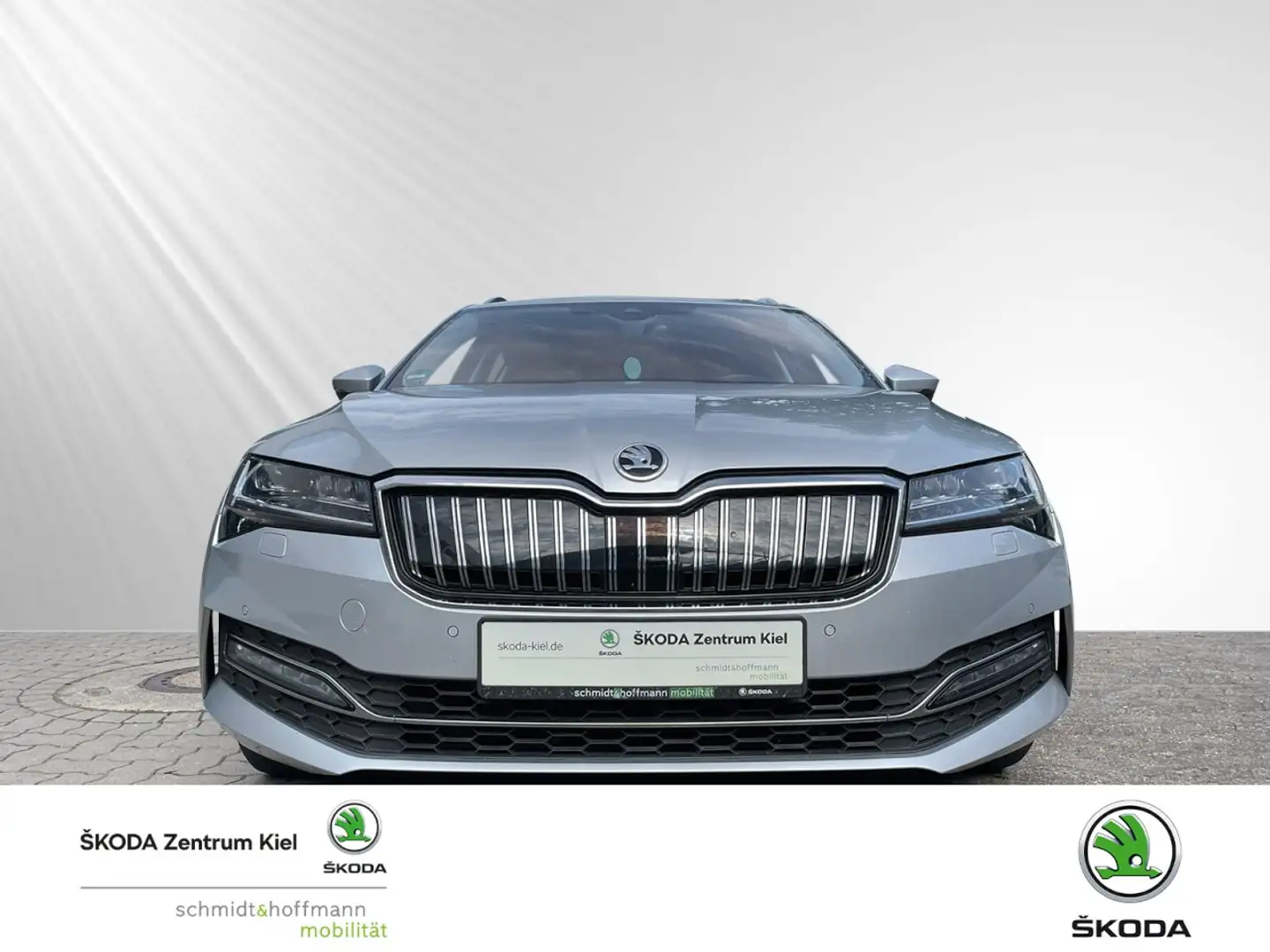 Skoda Superb Combi 1.4 TSI Style iV (EURO 6d) Klima Navi Leder Silber - 2