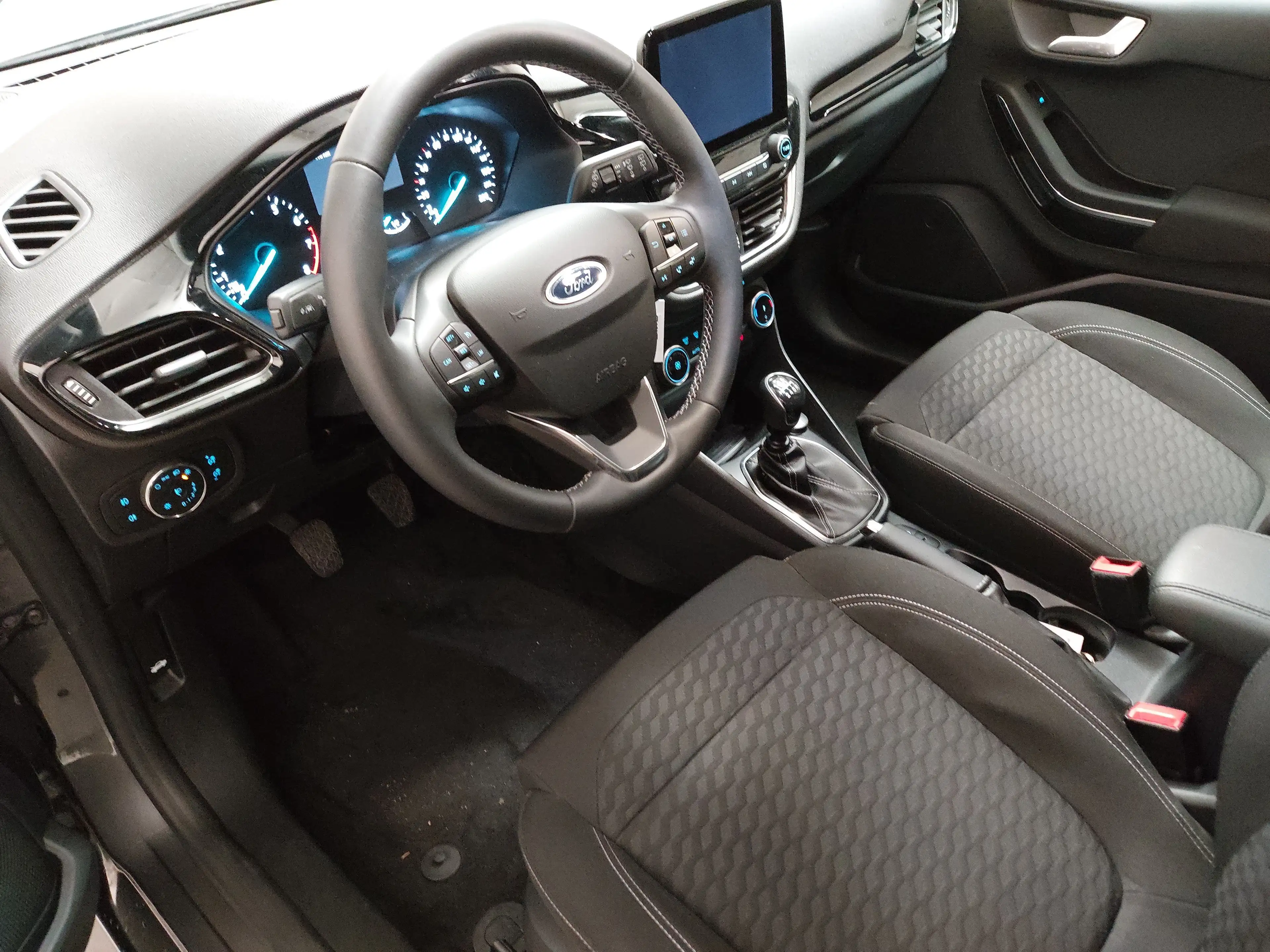 Ford Fiesta 1.0 EB Titanium SHZ PDC LED TEMPOMAT — photo 6
