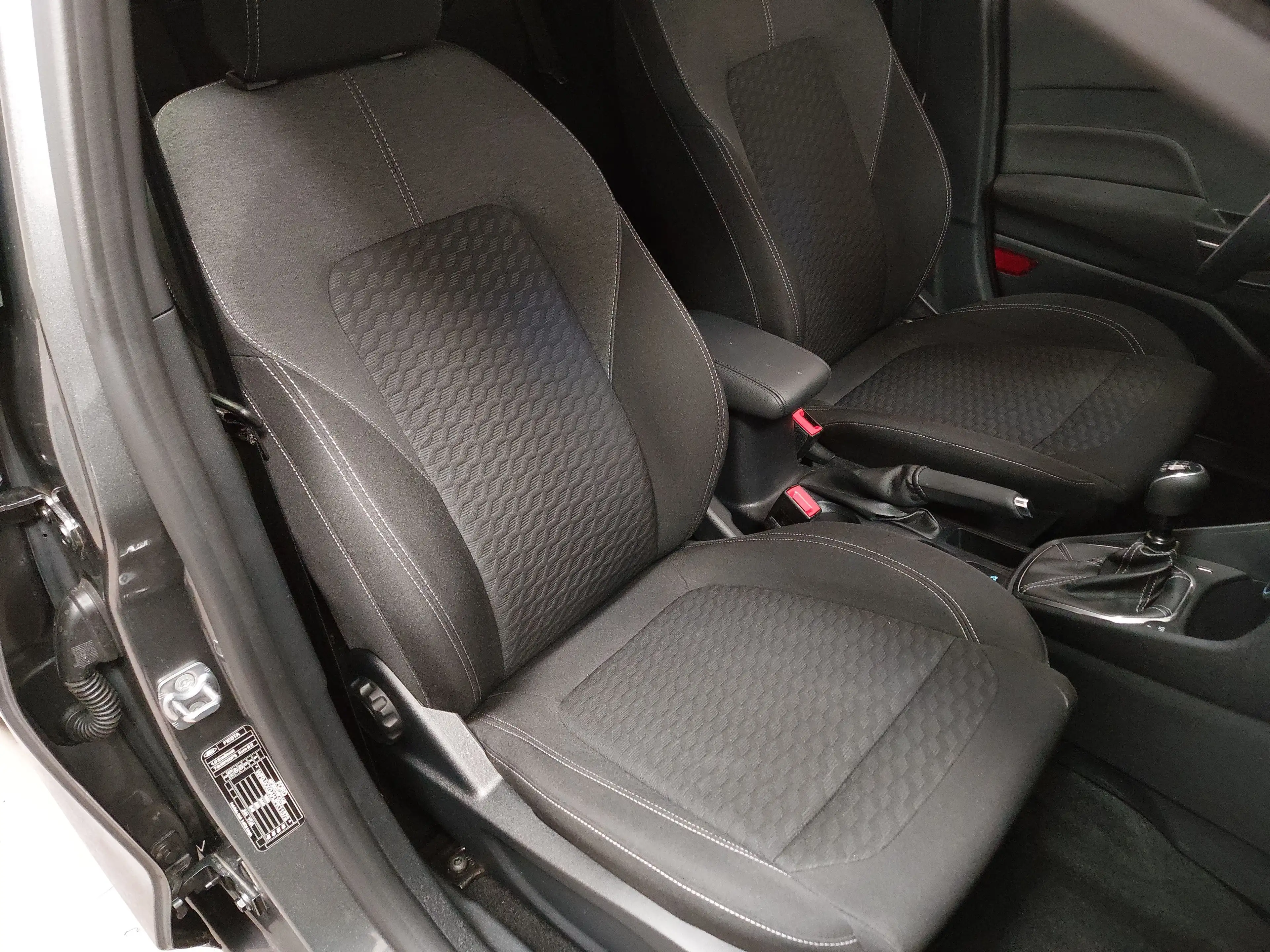 Ford Fiesta 1.0 EB Titanium SHZ PDC LED TEMPOMAT — photo 10