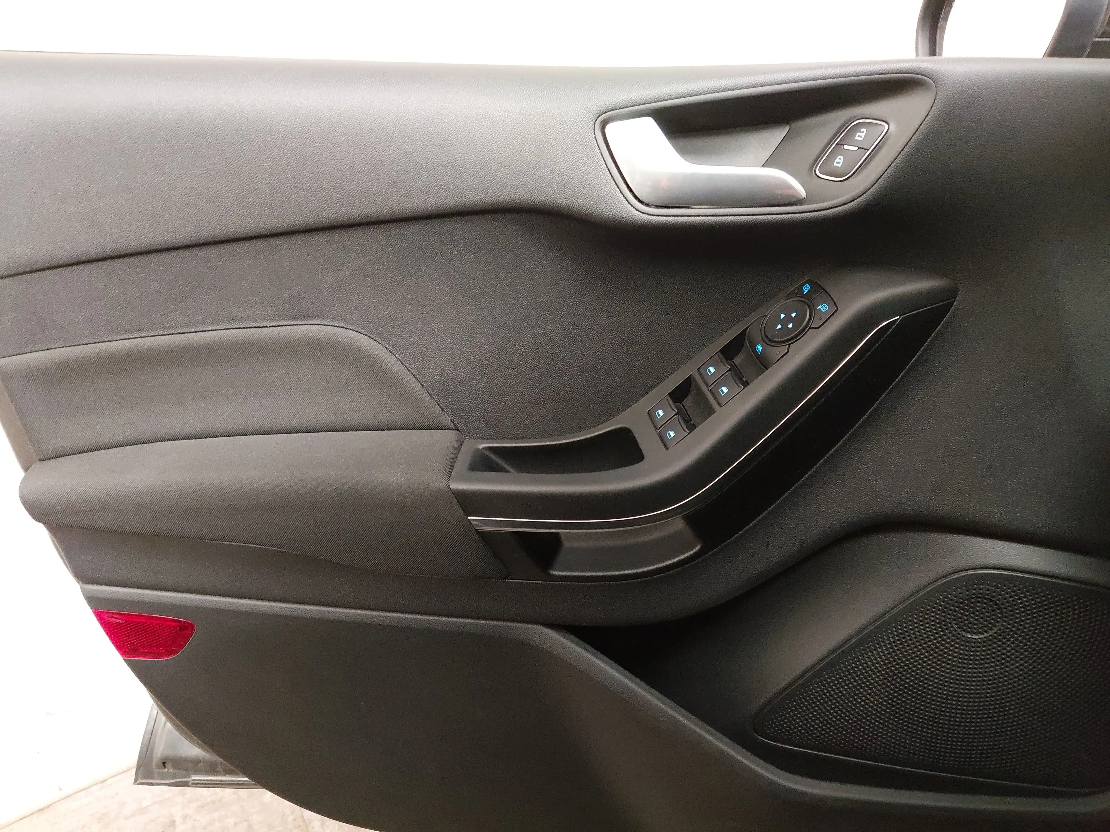 Ford Fiesta 1.0 EB Titanium SHZ PDC LED TEMPOMAT — photo 5