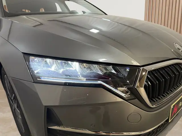 Skoda Octavia view 4