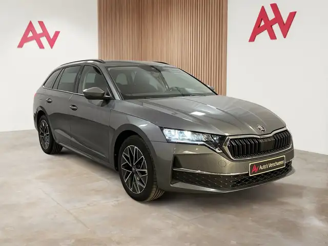 Skoda Octavia view 3