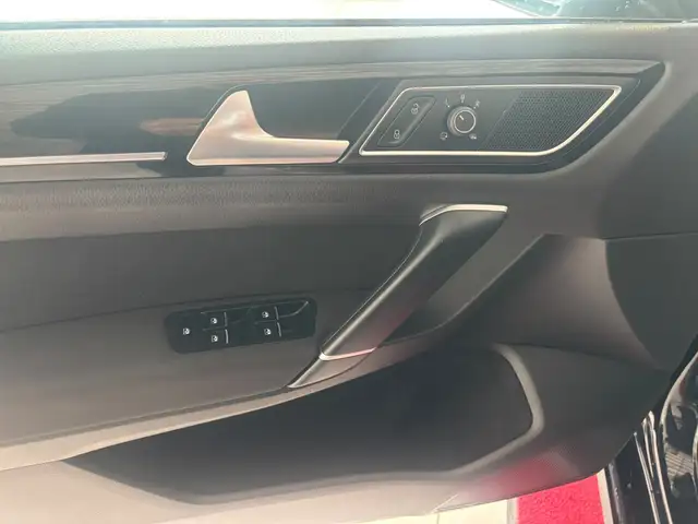 Volkswagen Golf Sportsvan view 11