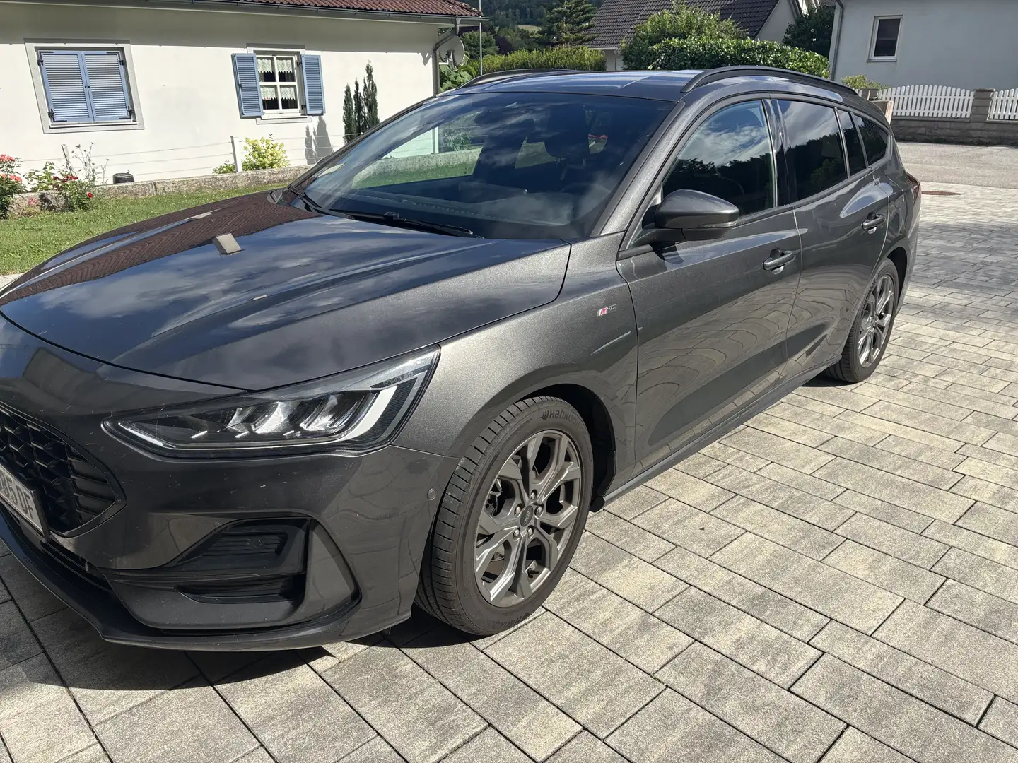 Ford Focus Turnier 1,0 EcoBoost ST-Line Style Grau - 1