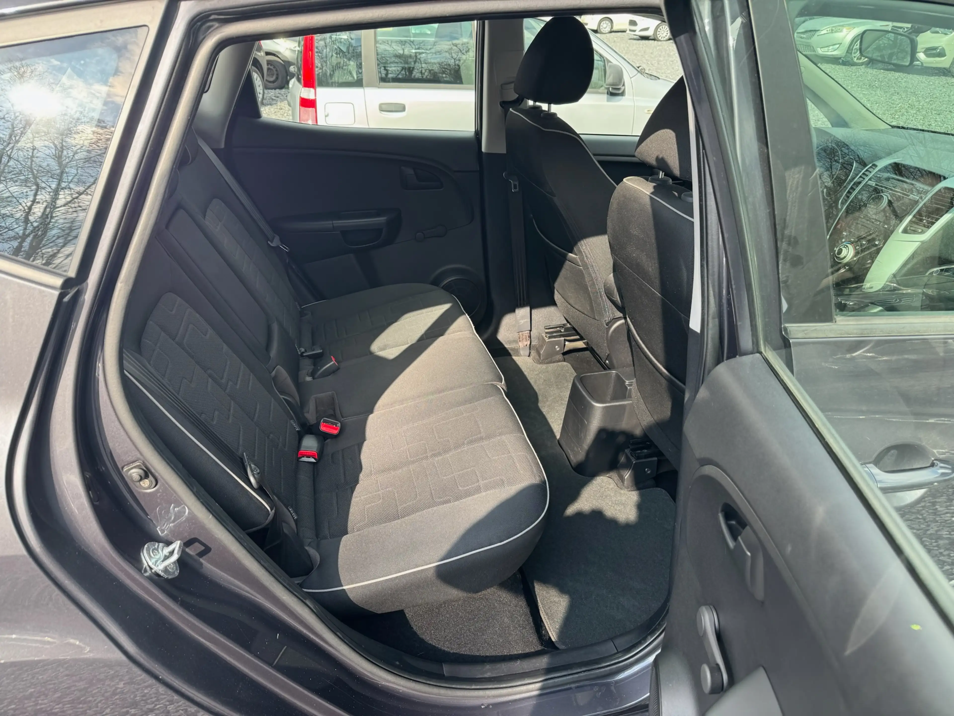 Kia Venga 1.4i Mind 76000km/Clim/Cruise/Carnet/Gar12M — photo 9