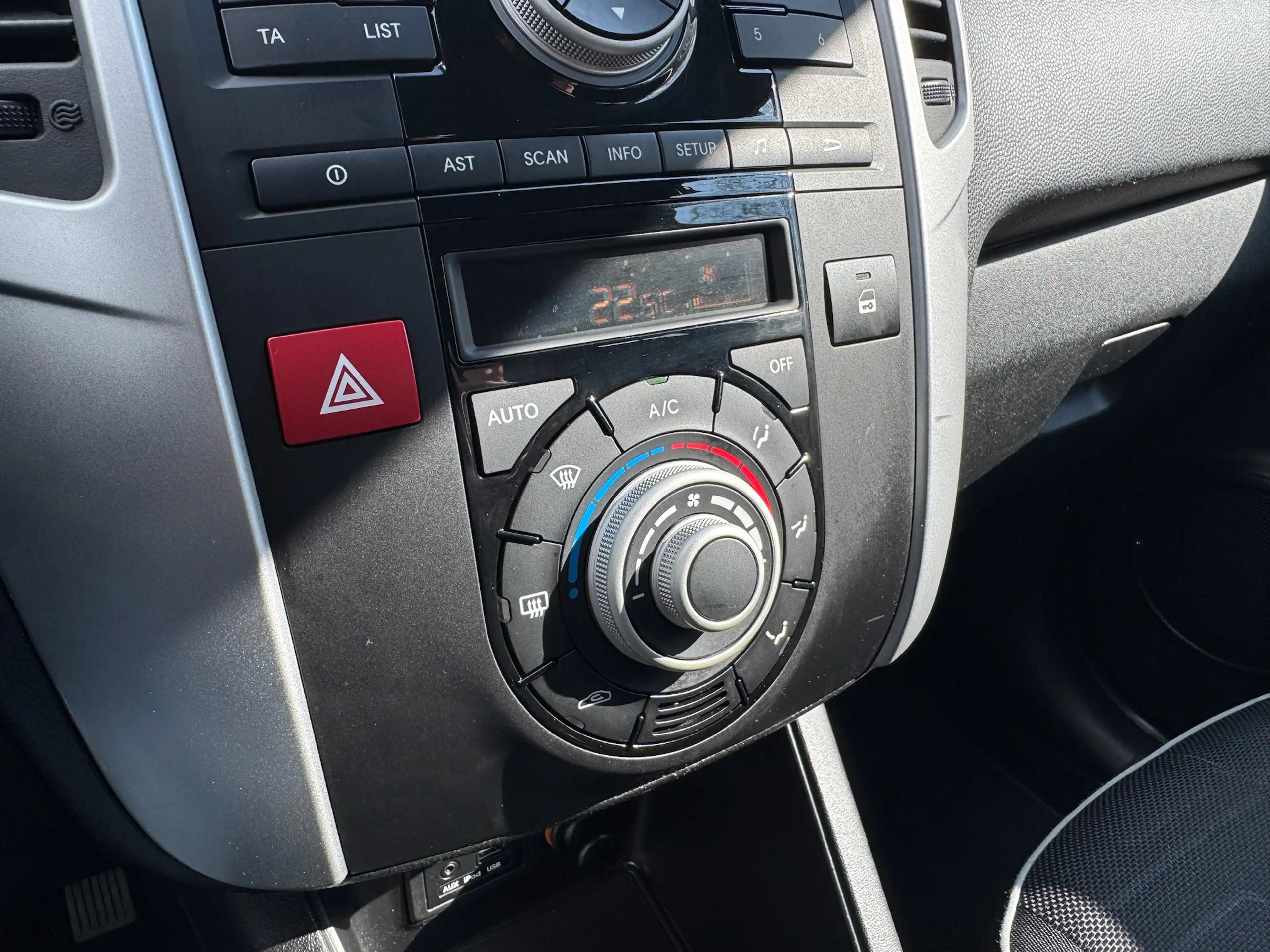 Kia Venga 1.4i Mind 76000km/Clim/Cruise/Carnet/Gar12M — photo 13