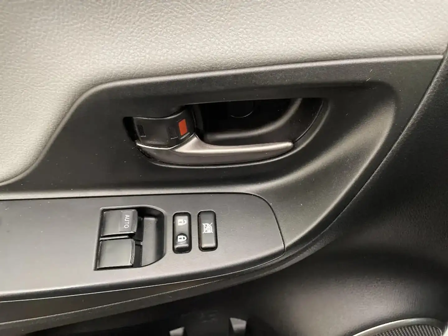 Toyota Yaris Yaris 69 VVT-i France - 1