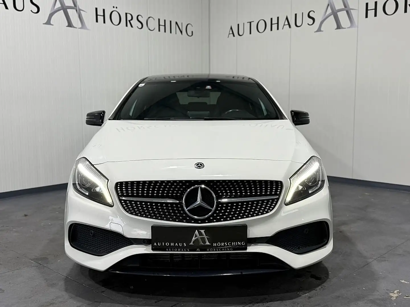 Mercedes-Benz A -Klasse /// AMG-LINE /// PANO AUT. Білий - 2