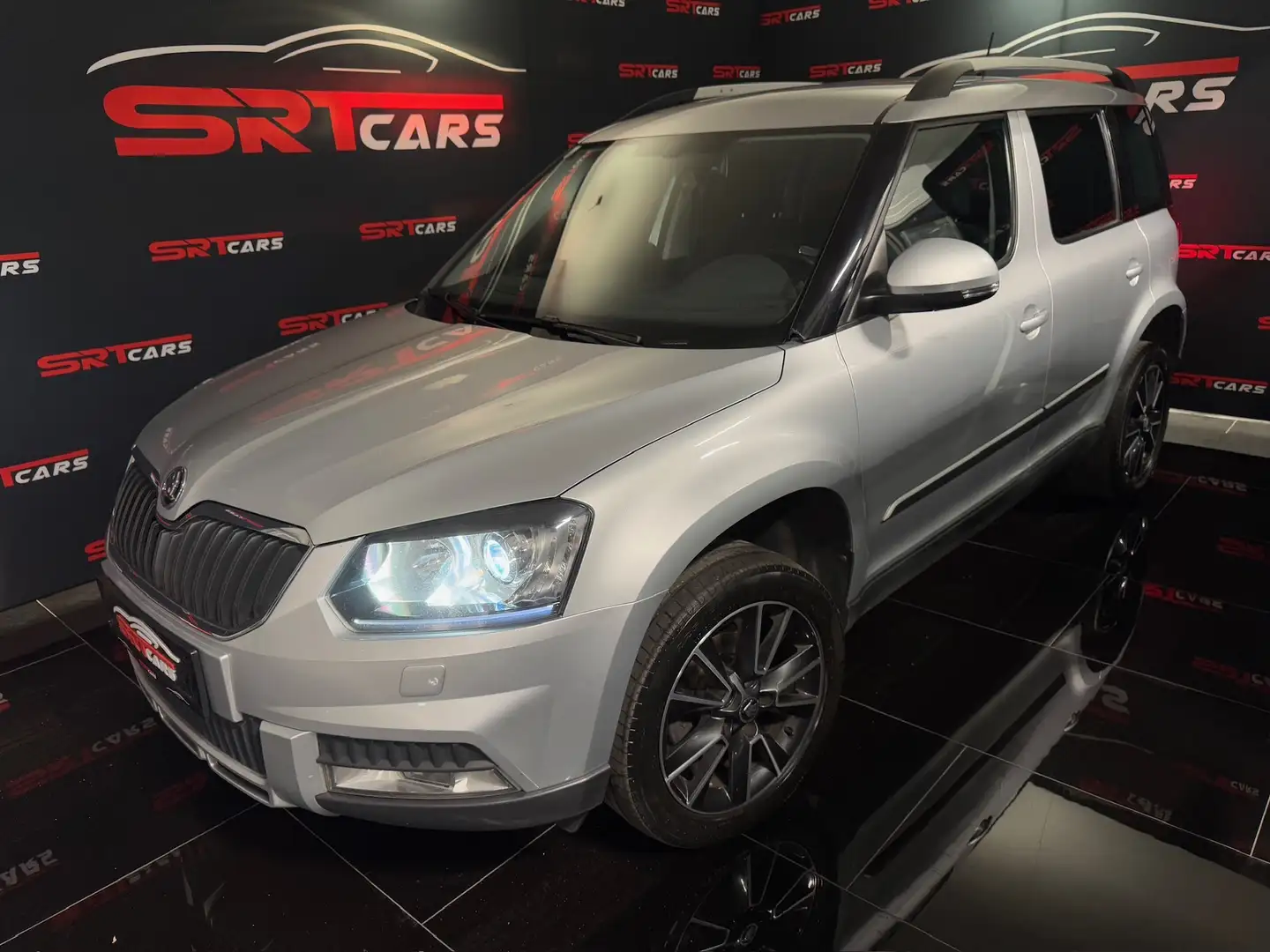 Skoda Yeti 2.0 TDI 4x4/Allrad *Navi*Tempomat*AHK*Kamera Silber - 1