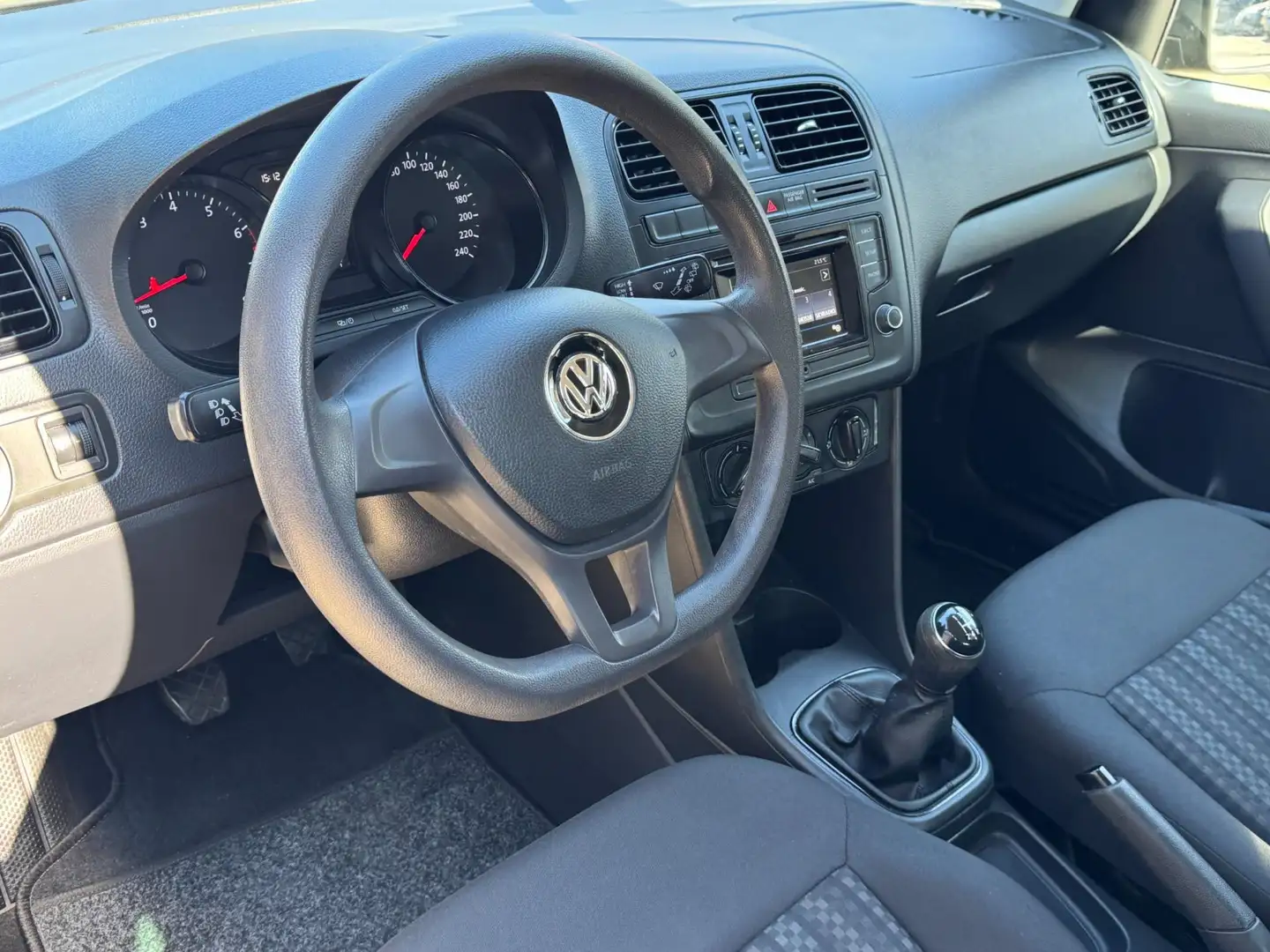 Volkswagen Polo 1.0 COMFORTLINE | AIRCO| BLEUTOOTH | VELGEN | PARK Grijs - 2