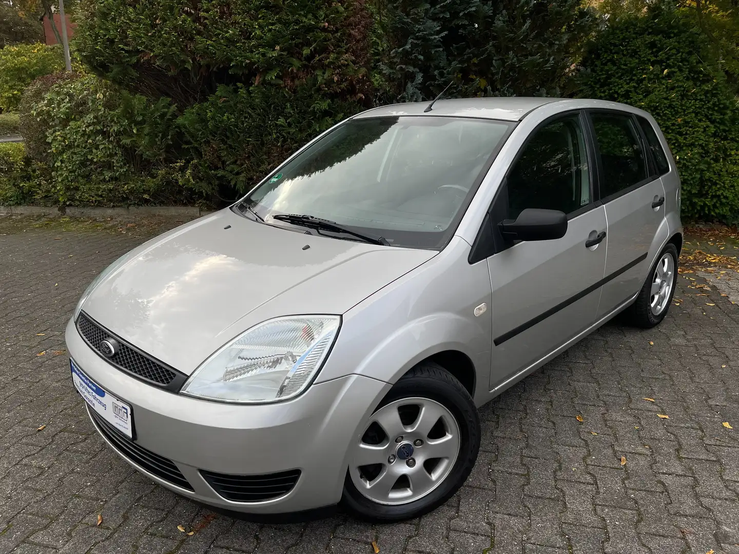Ford Fiesta Futura *Inspektion Neu/ Klimaservice Neu* Silber - 1