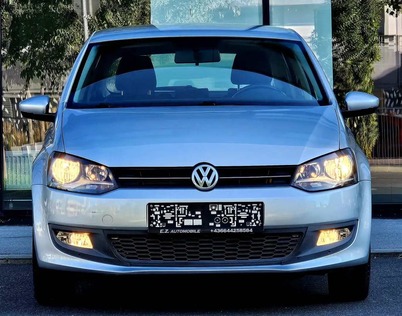 Volkswagen Polo Comfortline"NEUES PICKERL"NEUES SERVICE"Erstbesitz Gris - 2