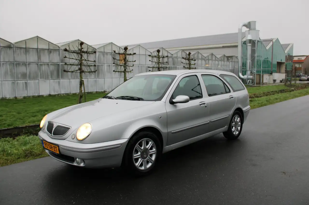 Lancia Lybra SW 1.8-16V LX 1 Eigenaar, foto 2