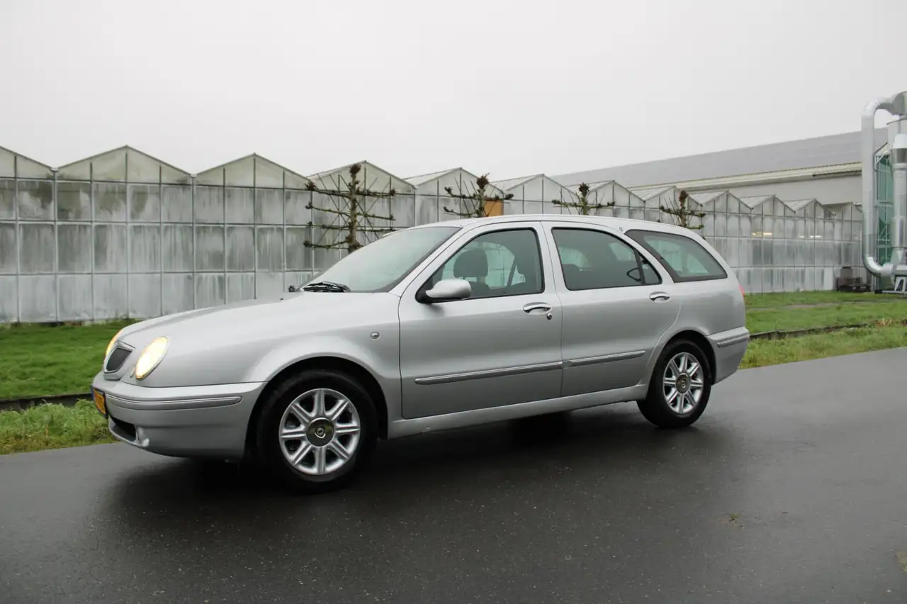 Lancia Lybra SW 1.8-16V LX 1 Eigenaar, foto 3
