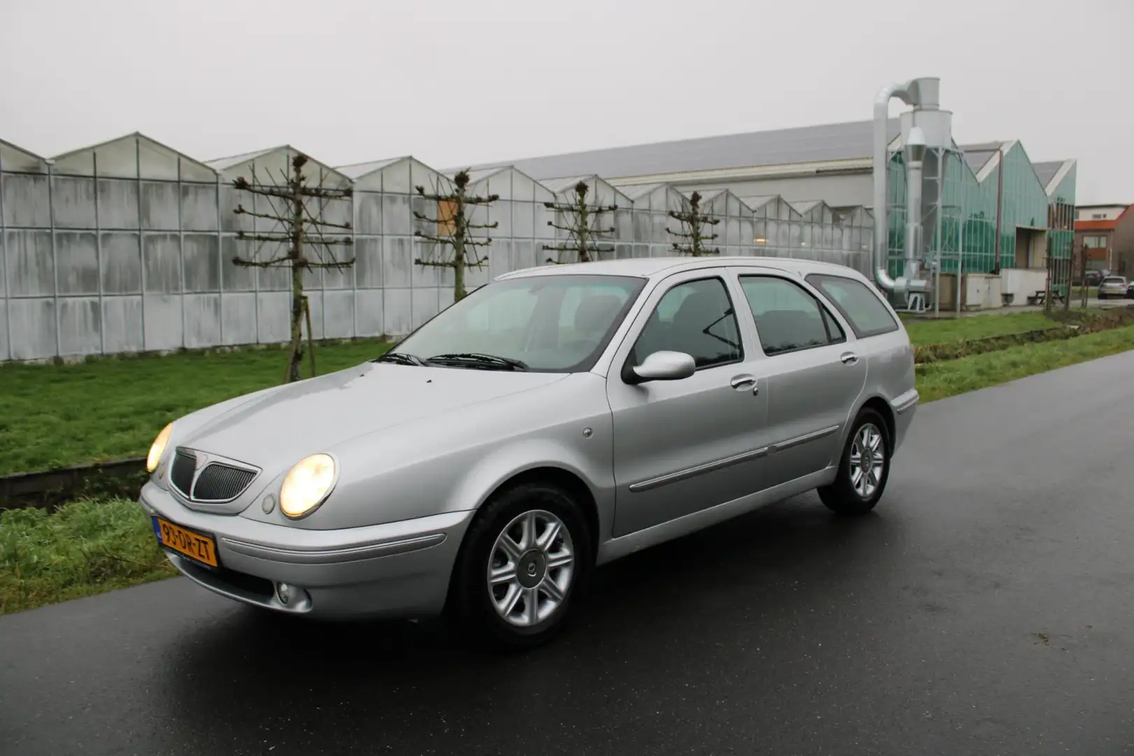 Lancia Lybra SW 1.8-16V LX Gris - 2