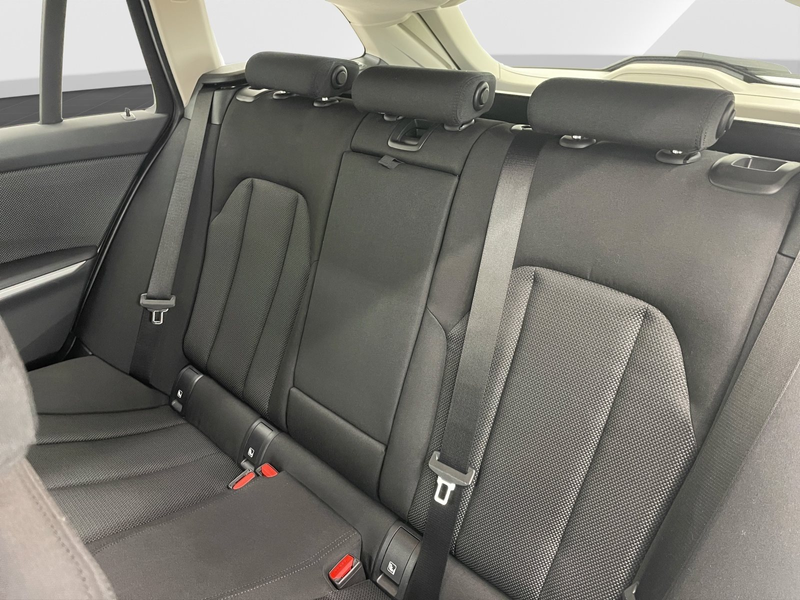 BMW 318 i A Tour,Navi,CarPlay,Sitzheizung,LED Scheinwerfer — photo 13