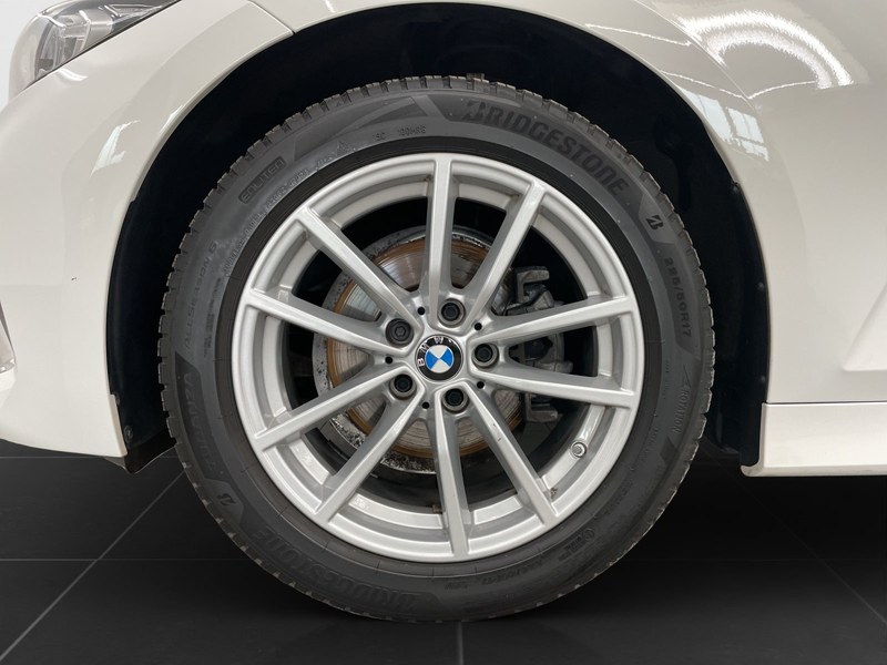 BMW 318 i A Tour,Navi,CarPlay,Sitzheizung,LED Scheinwerfer — photo 8