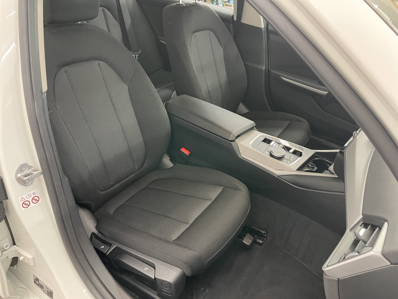 BMW 318 i A Tour,Navi,CarPlay,Sitzheizung,LED Scheinwerfer — photo 15