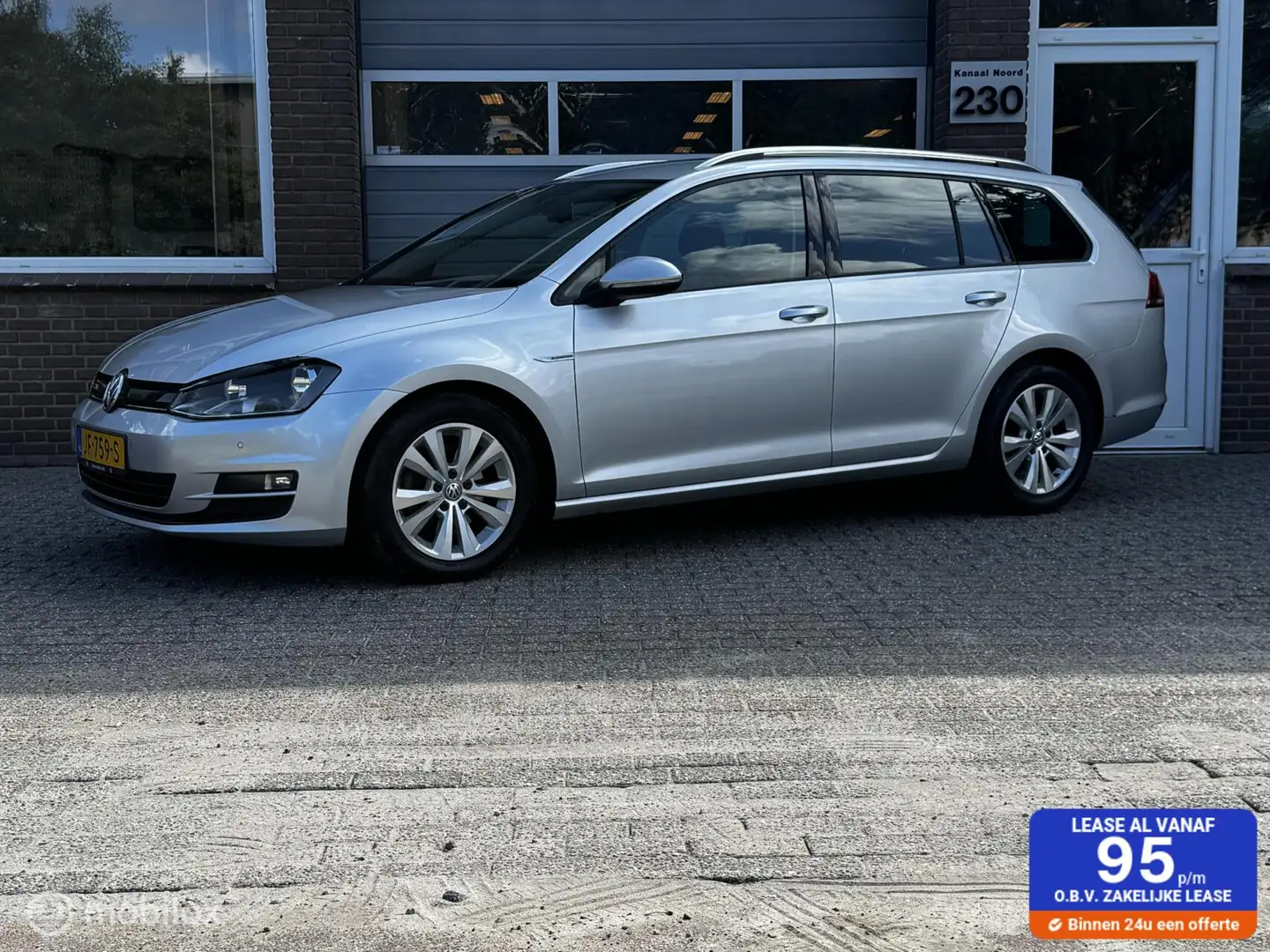 Volkswagen Golf Variant 1.0 TSI DSG NAVI/TREKHAAK/MFSTUUR Grijs - 1