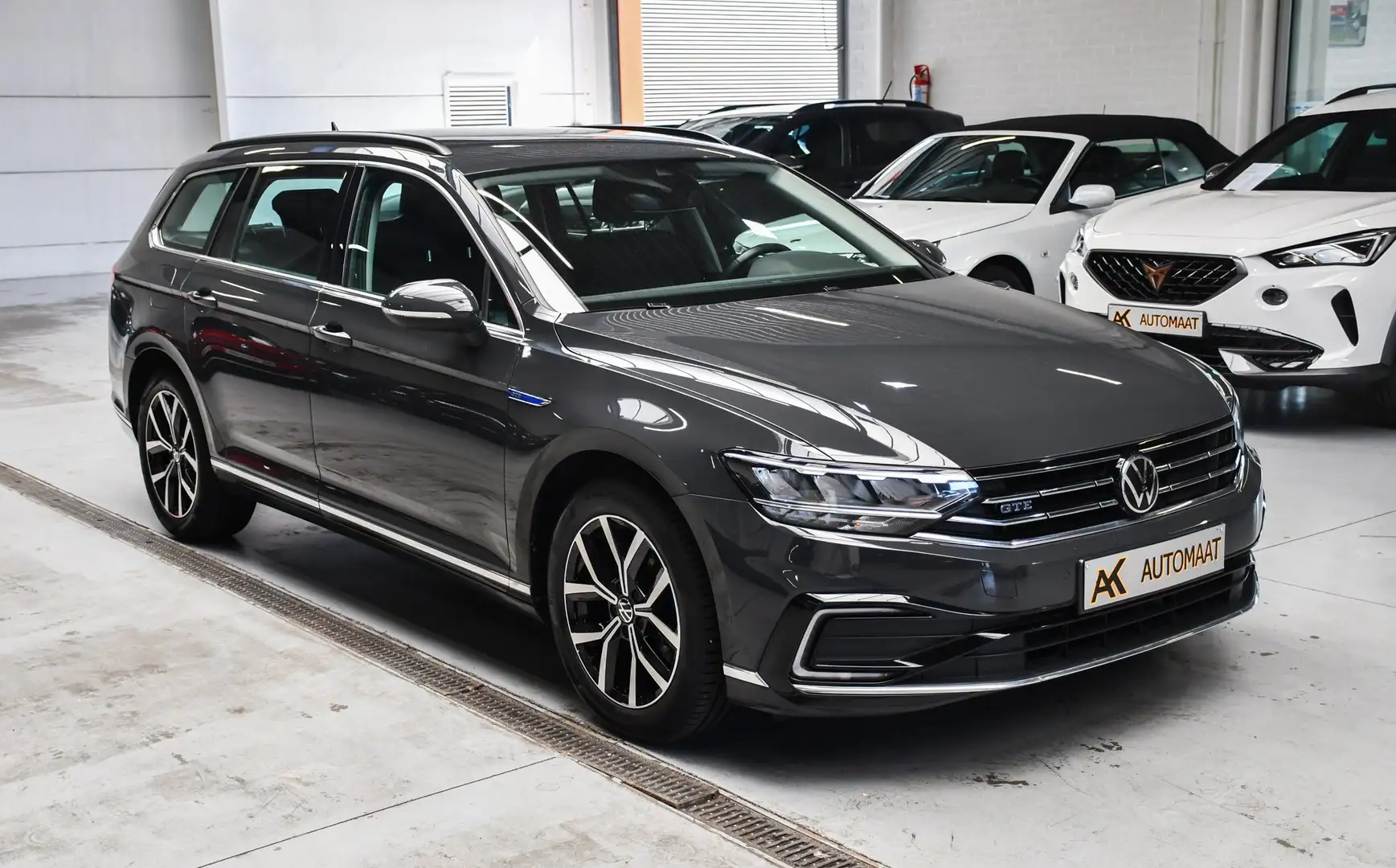 Volkswagen Passat Variant Passat Variant 1.4 TSI Plug-In-Hybrid DSG GTE Grijs - 2