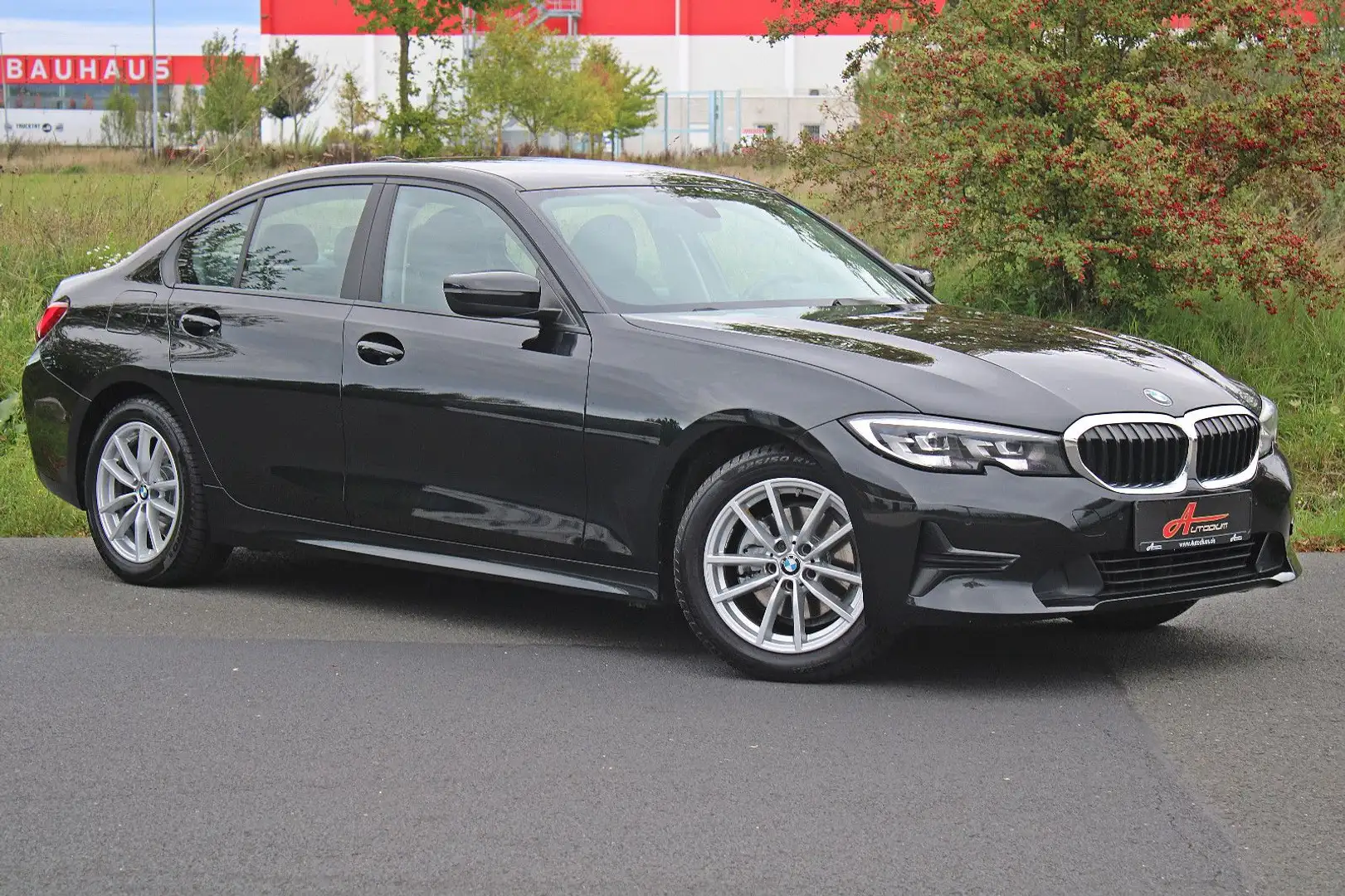 BMW 320 d Lim *LiveCockpit/Leder/LED/AHK!/1.Hand!* Noir - 2