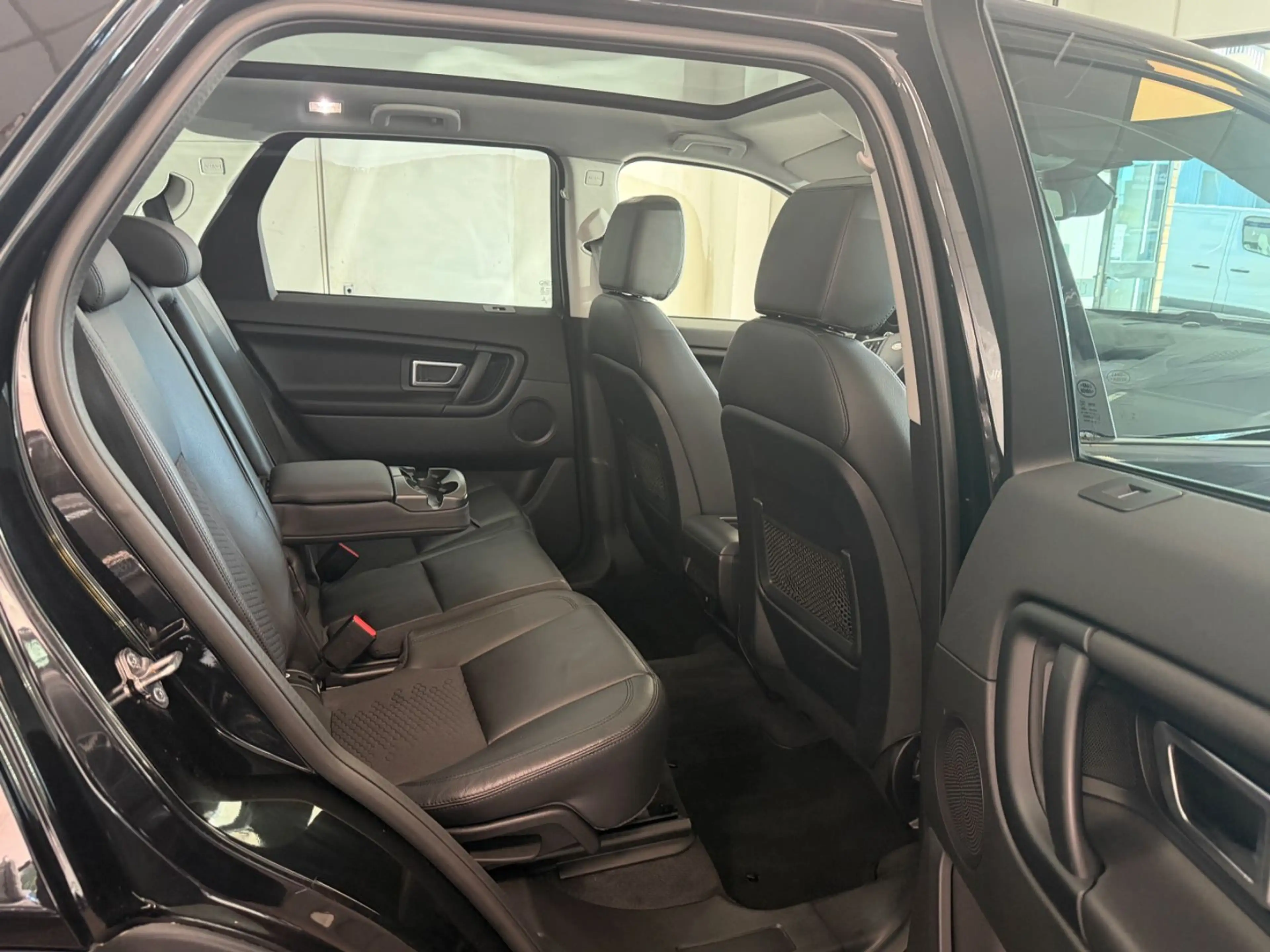 Land Rover Discovery Sport Pure 2.0*PANO*PDC*NAVI*TEMPO*EU6 — photo 12