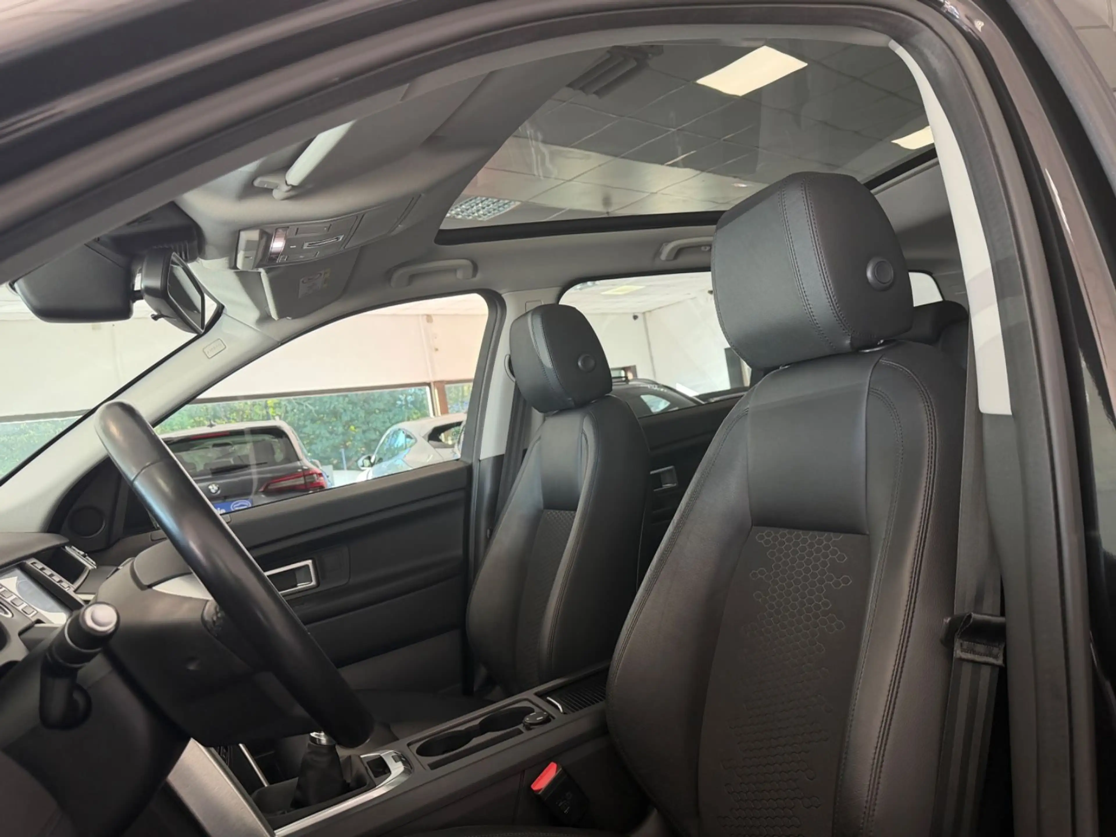 Land Rover Discovery Sport Pure 2.0*PANO*PDC*NAVI*TEMPO*EU6 — photo 8