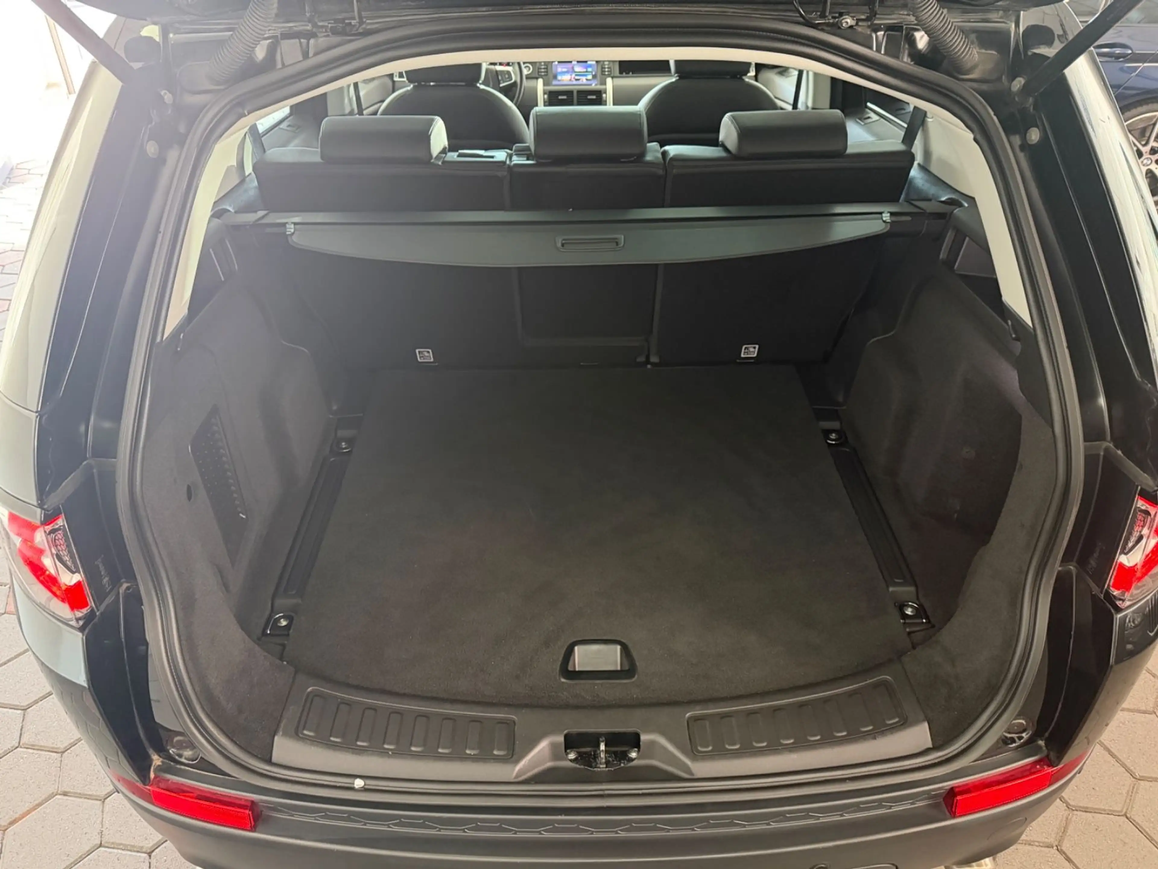 Land Rover Discovery Sport Pure 2.0*PANO*PDC*NAVI*TEMPO*EU6 — photo 10