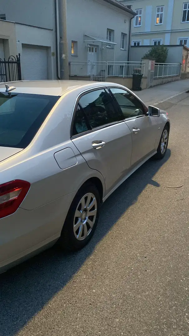 Mercedes-Benz 220 Grau - 2