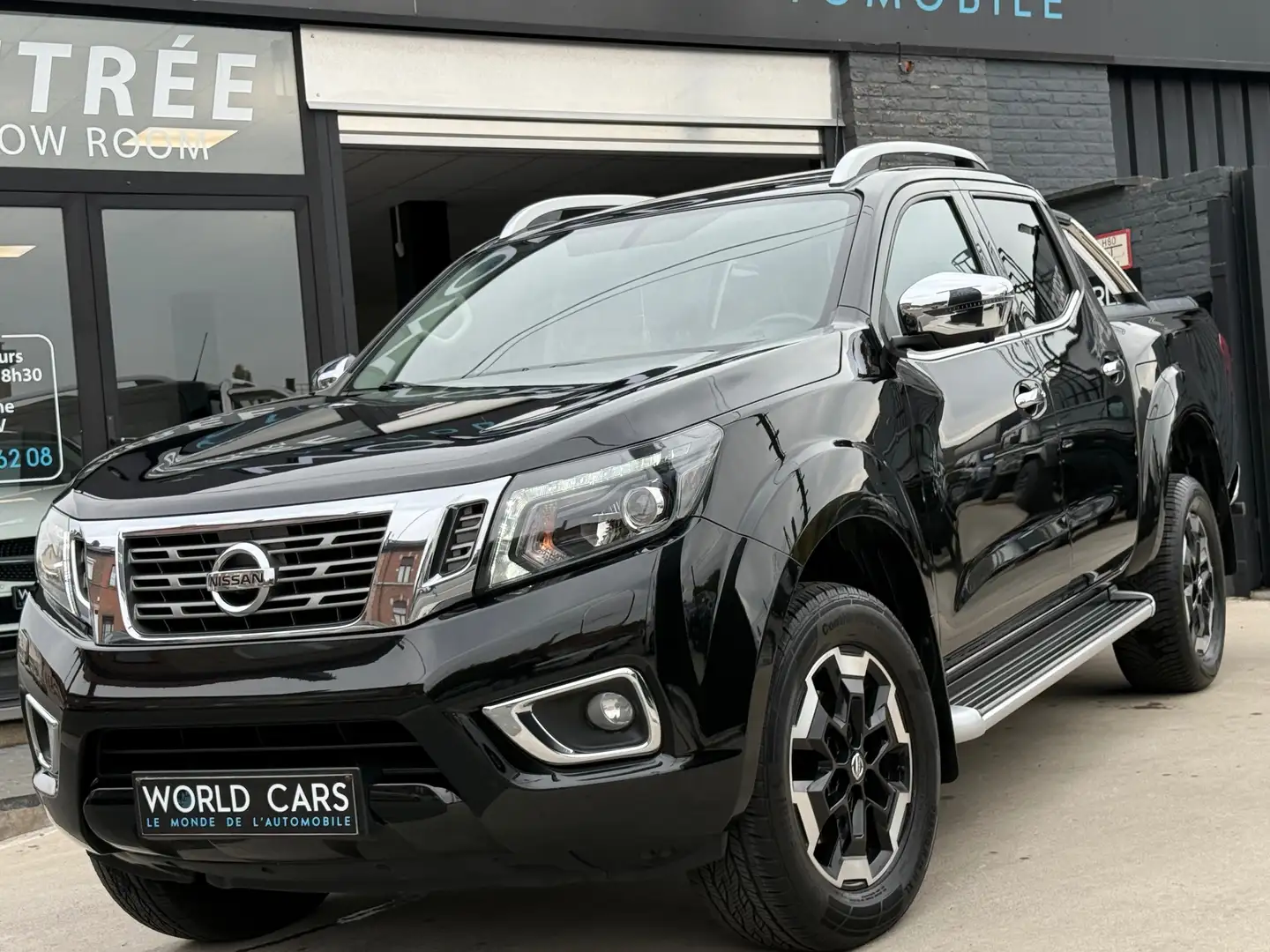 Nissan Navara 2.3 dCi 4WD Tekna+ BOITE AUTO - TOIT OUV - FULL OP Zwart - 1
