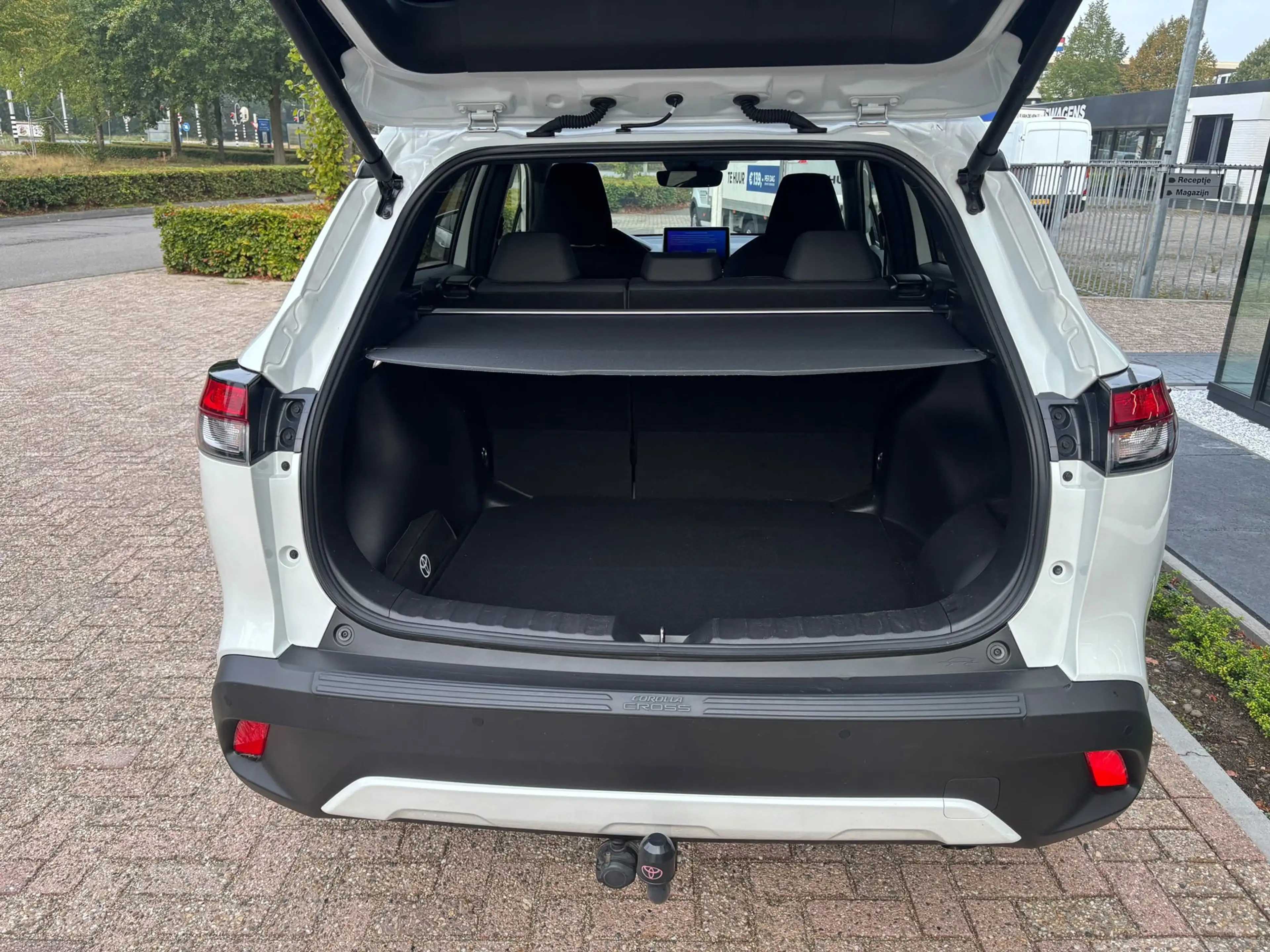 Toyota Corolla Cross Hybrid 200 Style|Trekhaak|Elektrische klep — photo 7