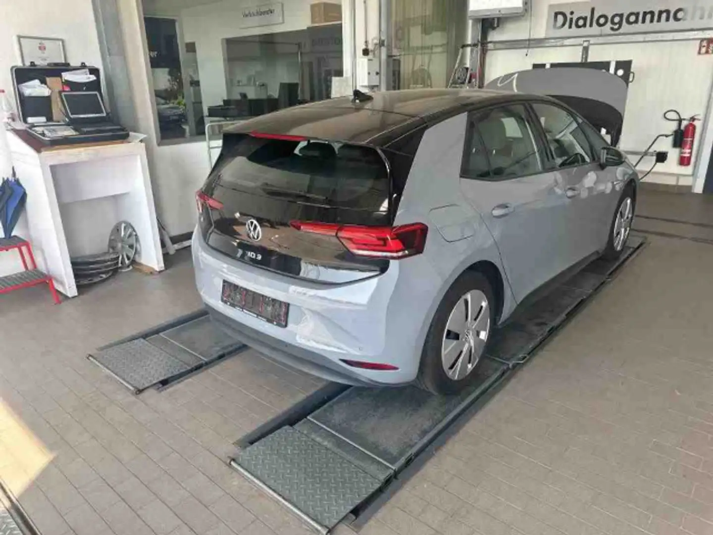 Volkswagen ID.3 Pure Performance  APP ACC NAVI SHZ Grau - 2