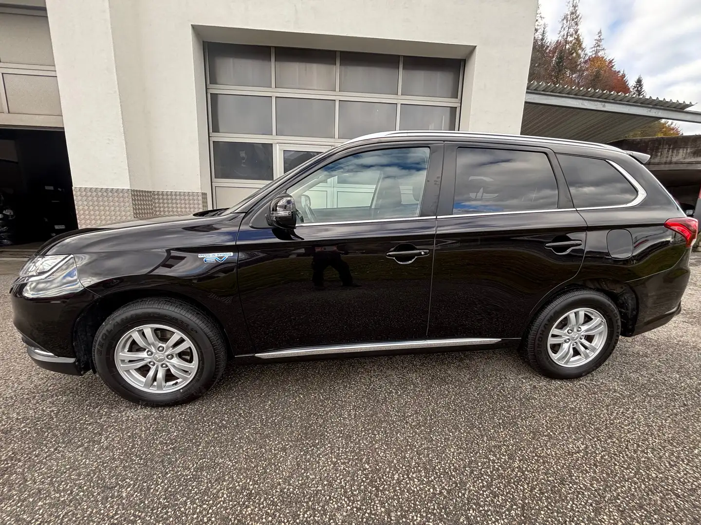 Mitsubishi Outlander Schwarz - 2