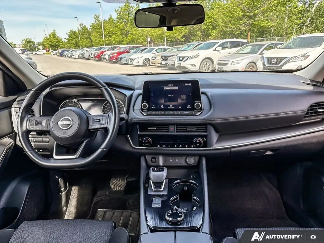 Nissan Rogue снимка Nissan Rogue
