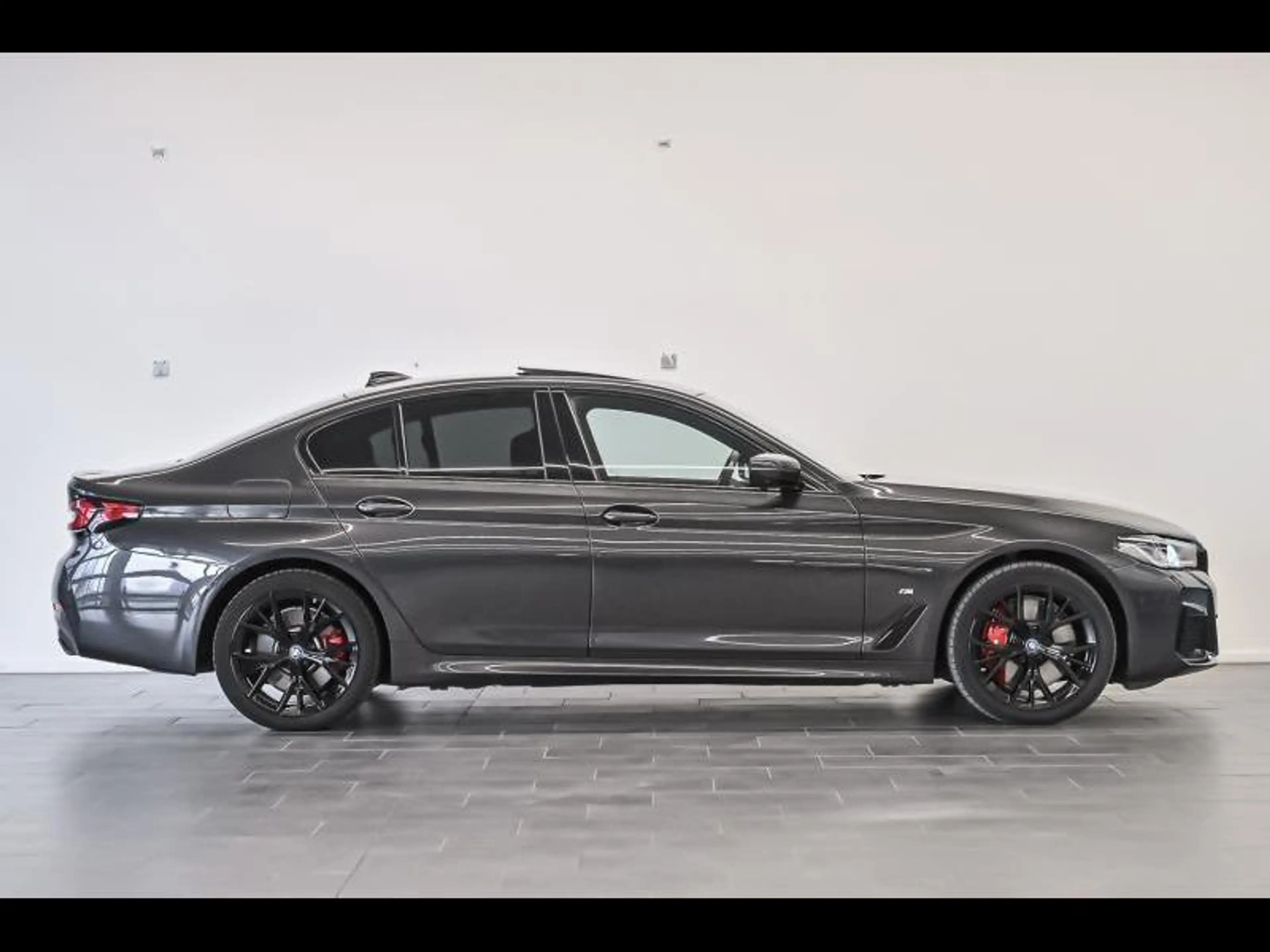 BMW 545 e xDrive Berline/M-Sport/Laser/HUD/360/Pano — photo 3