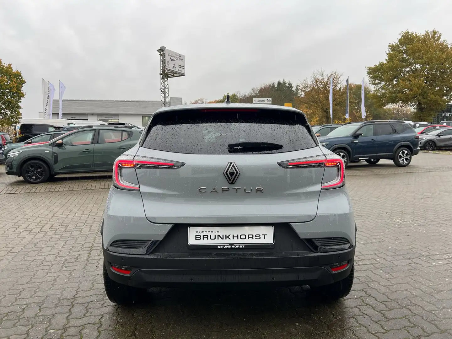 Renault Captur TCe 140 Techno Navigations-Paket+LED Grau - 2