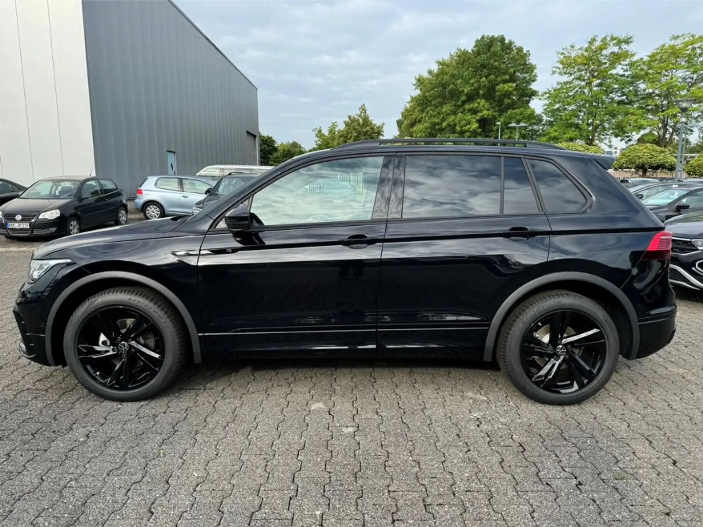 Volkswagen Tiguan R-Line 2.0 TDI DSG Black Style LED Matrix Kamera Schwarz - 2