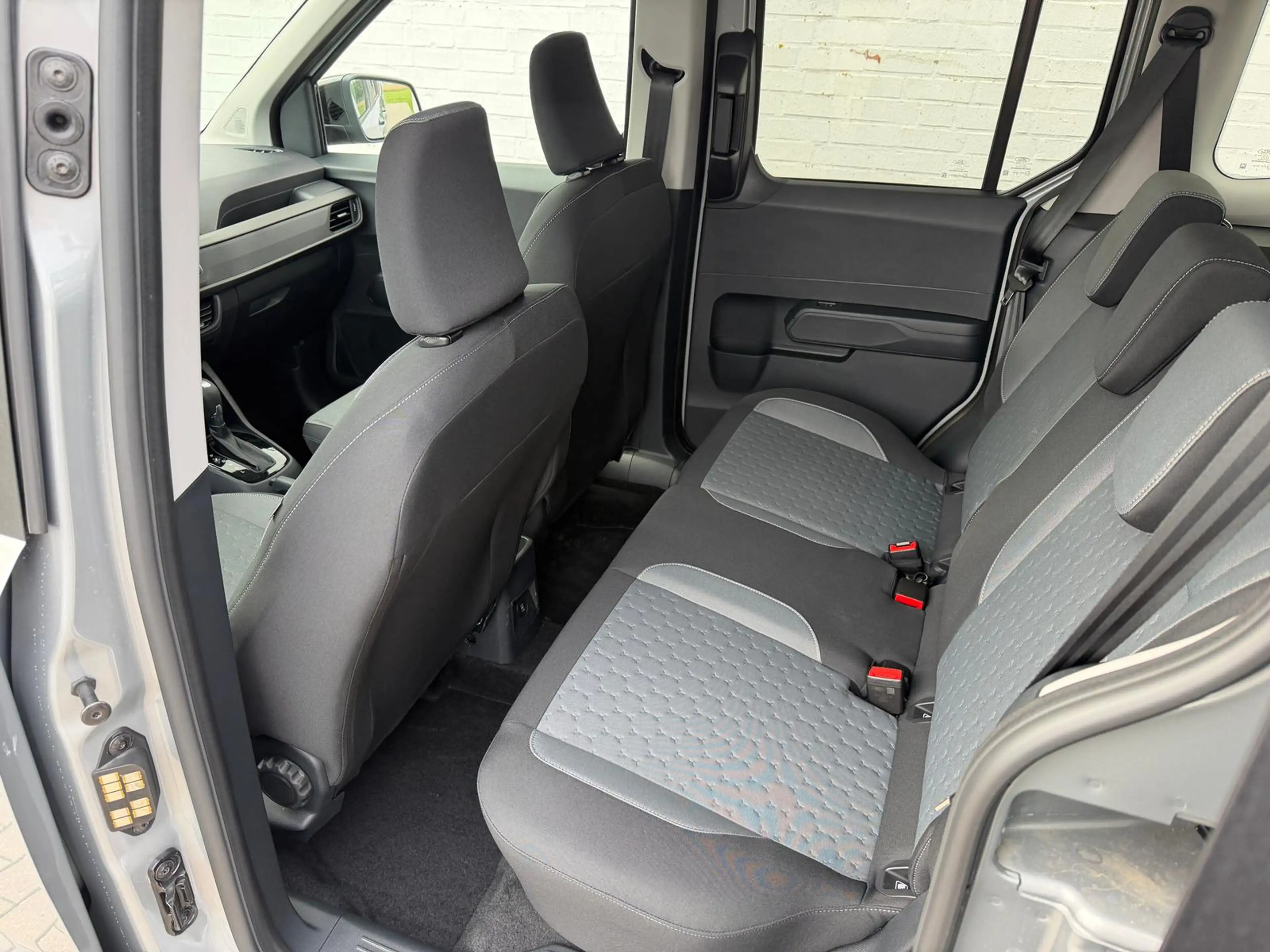 Ford Tourneo Courier TITANIUM Autom.*WiPa*FGS* — photo 14