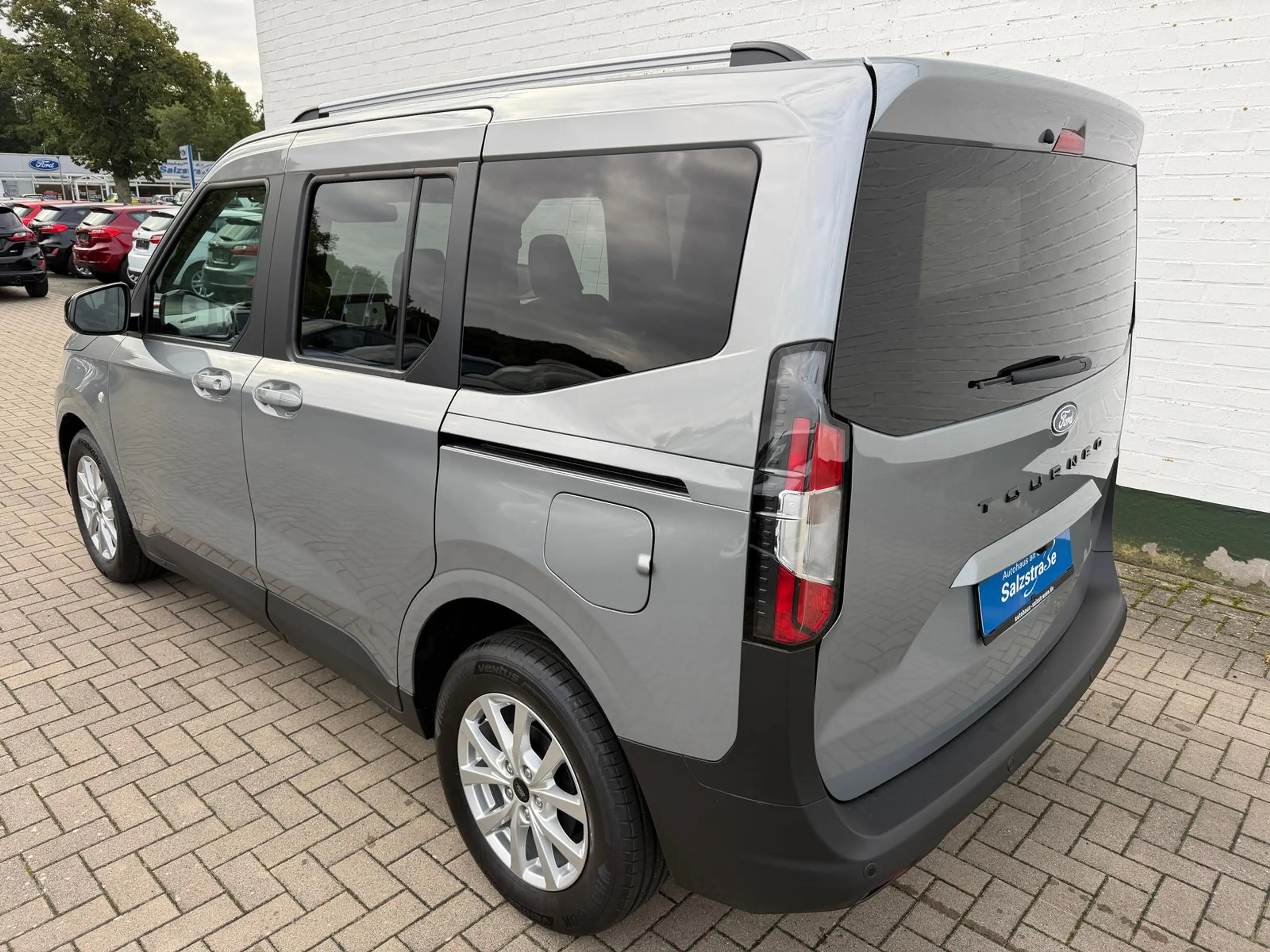 Ford Tourneo Courier TITANIUM Autom.*WiPa*FGS* — photo 10