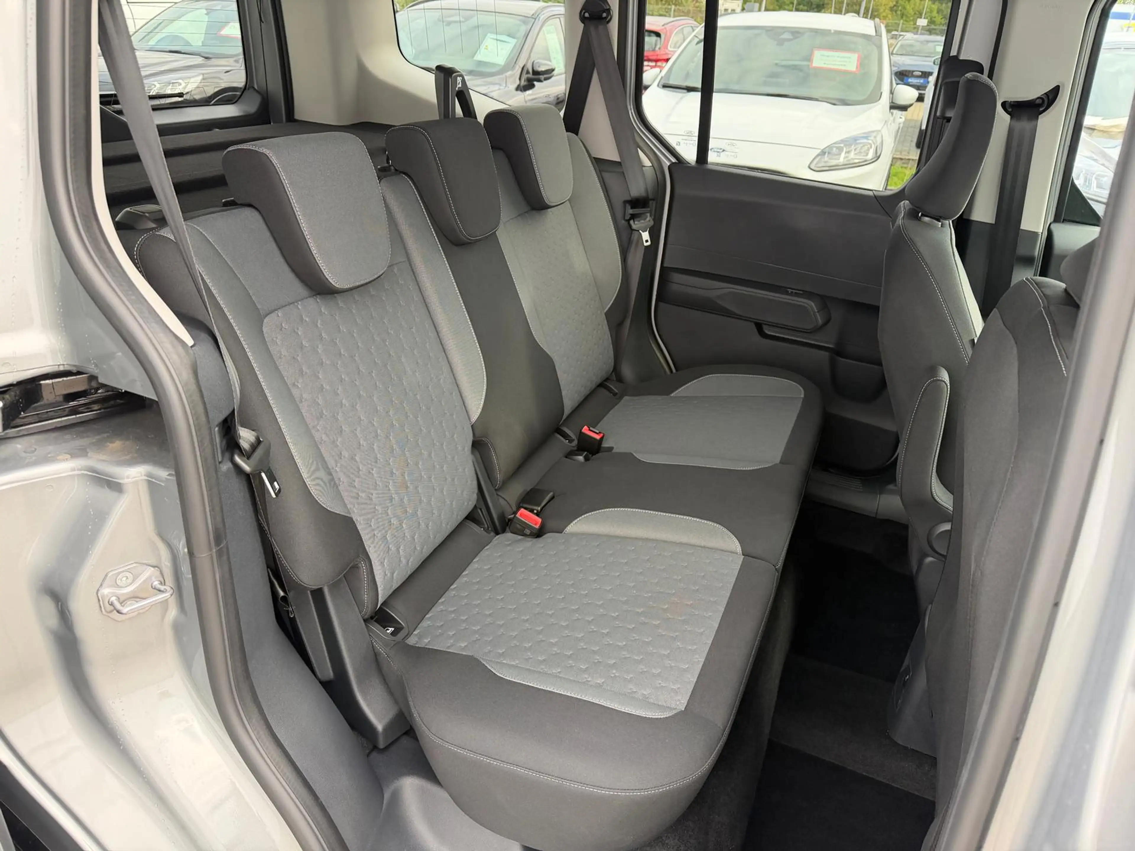 Ford Tourneo Courier TITANIUM Autom.*WiPa*FGS* — photo 15
