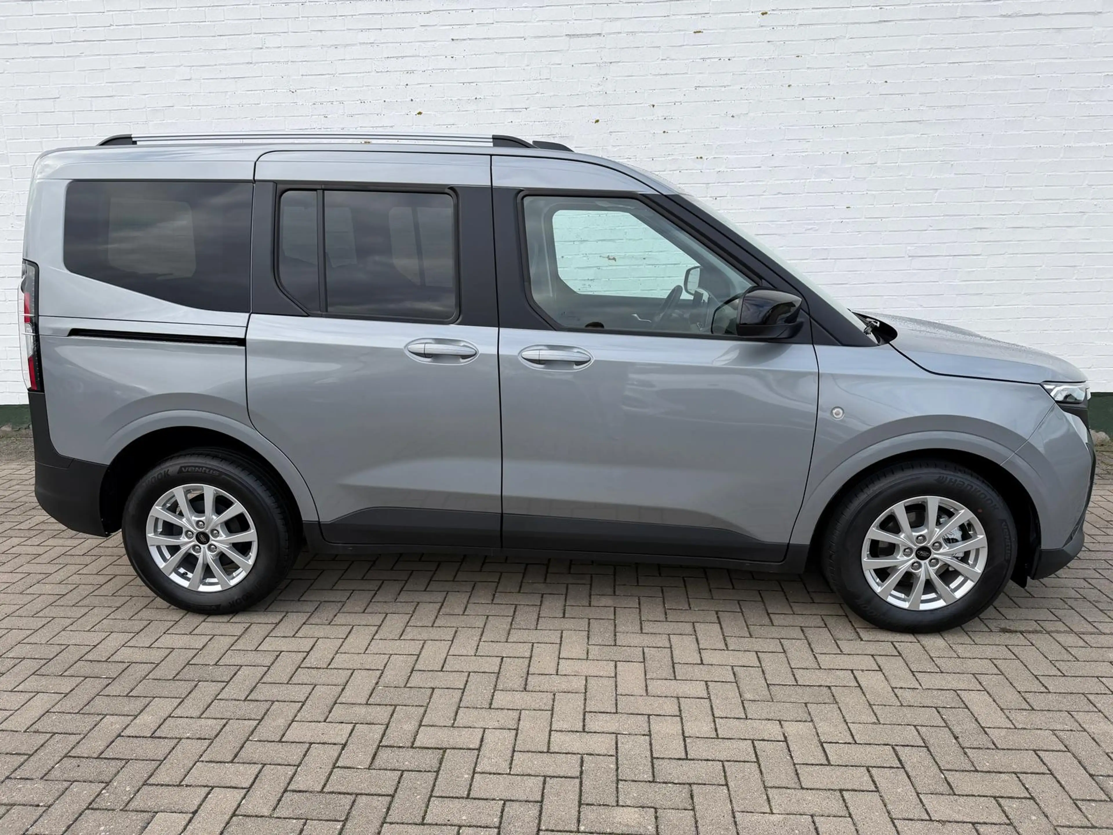 Ford Tourneo Courier TITANIUM Autom.*WiPa*FGS* — photo 6