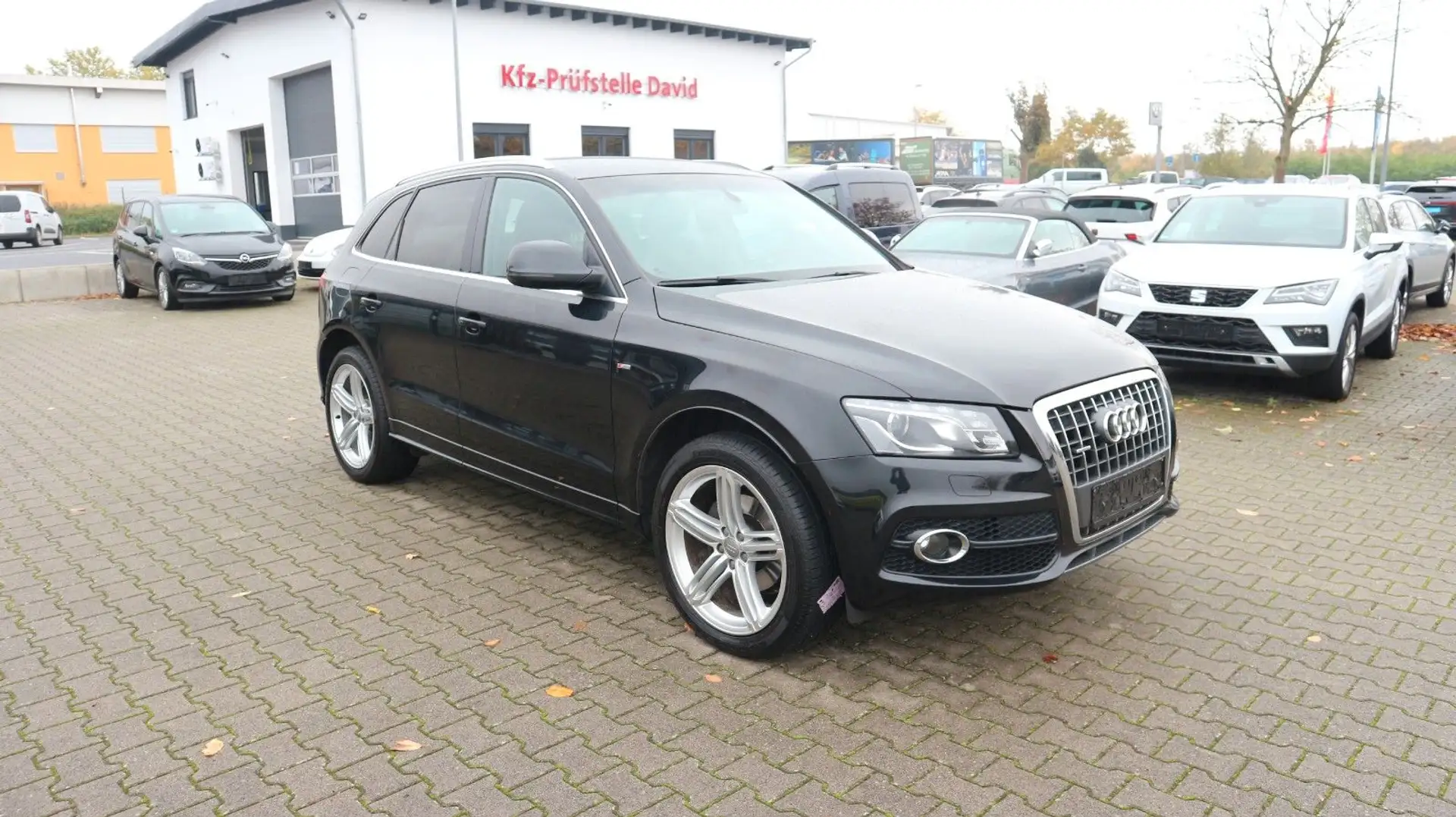 Audi Q5 2.0 TDI Quattro S-Line Sport*1-Hand* Schwarz - 2