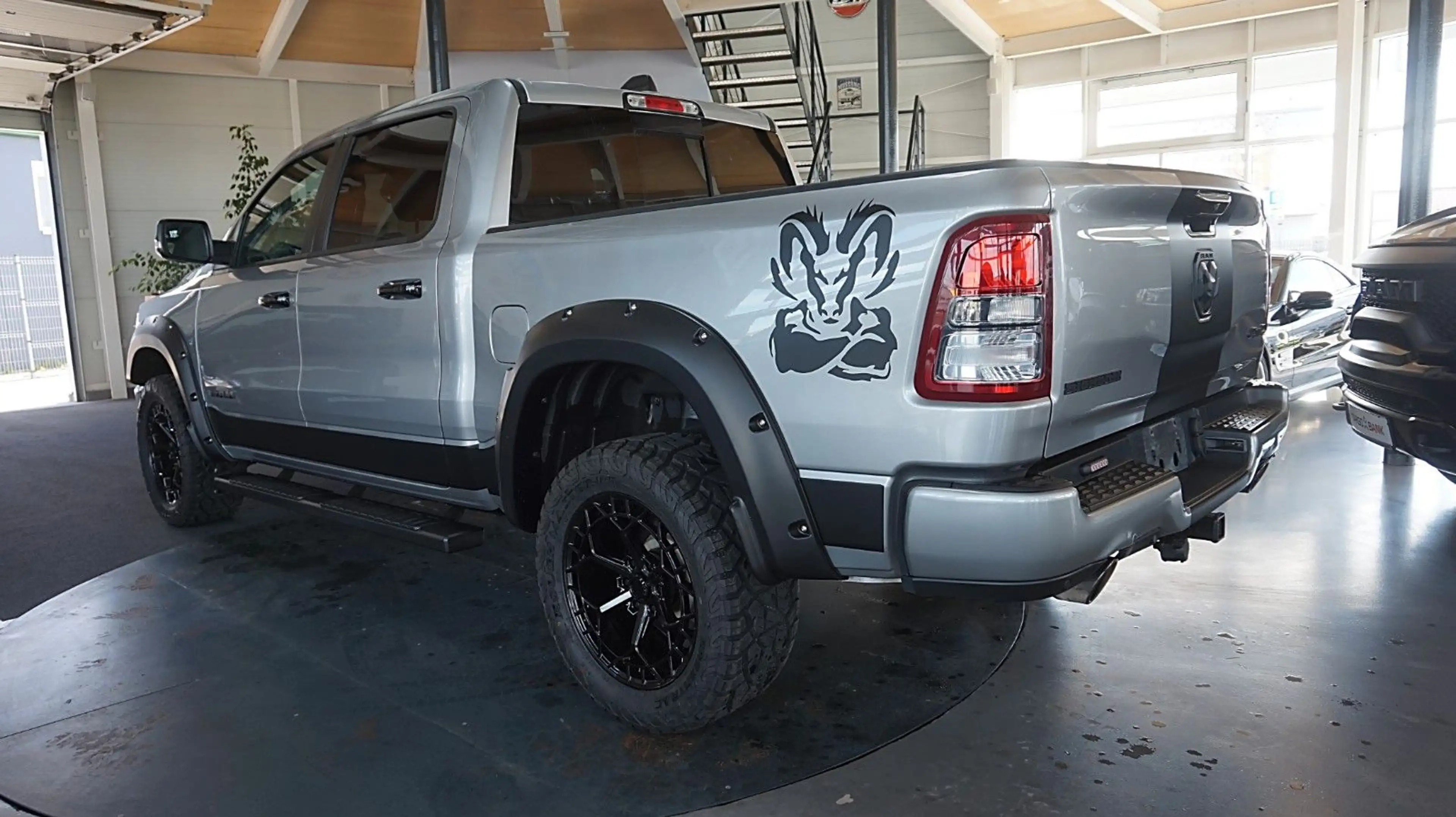 Dodge RAM 1500 HEMI 5.7l Crew-Cab*4x4*Navi*Alu20* — photo 6