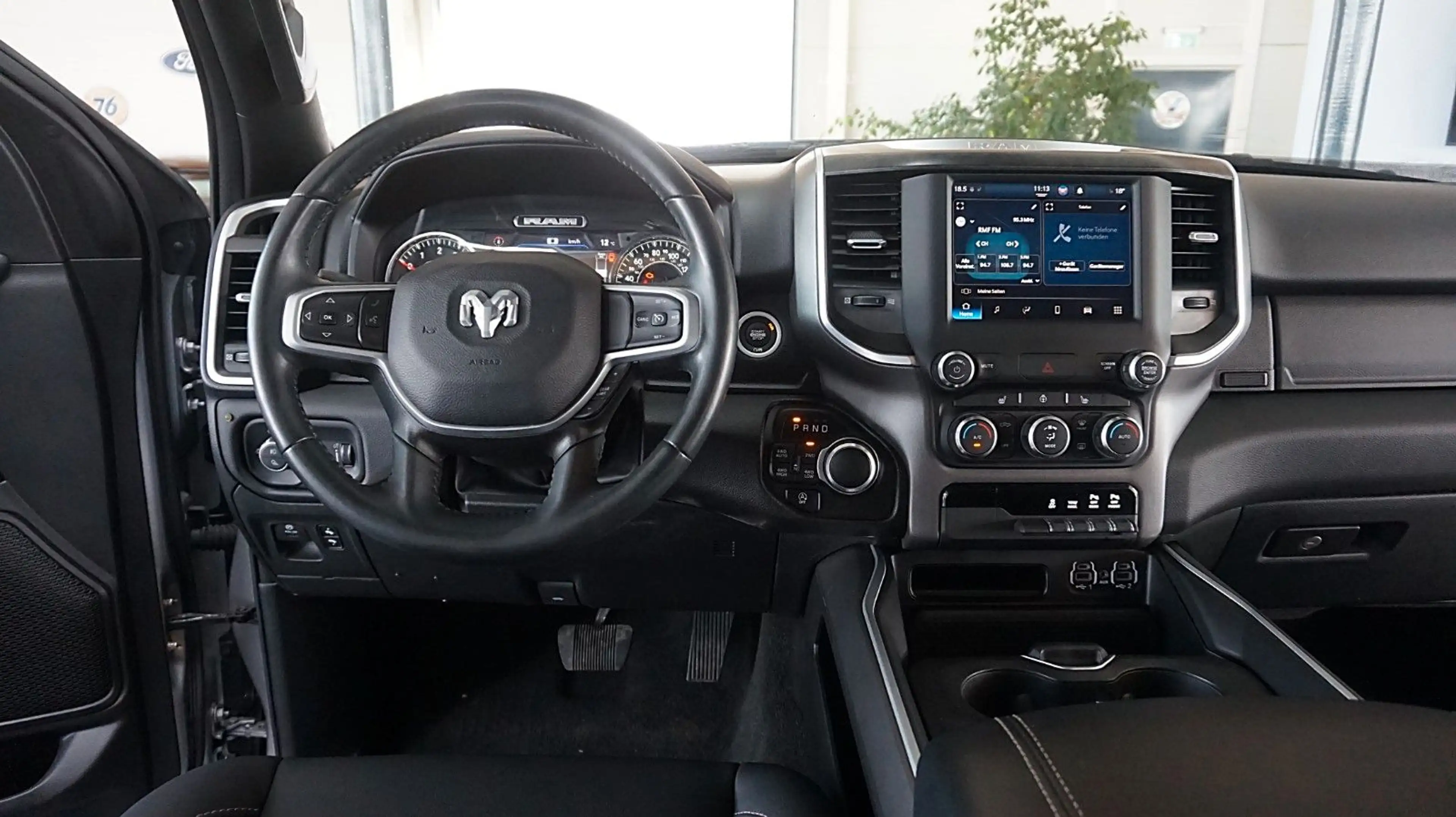 Dodge RAM 1500 HEMI 5.7l Crew-Cab*4x4*Navi*Alu20* — photo 11